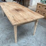 Farmhouse table spindle legs