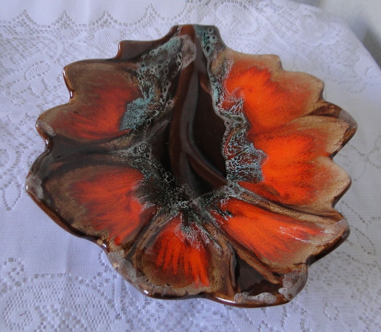 Ceramic fruit cup of vallauris jasped colors red tones brown leaf shape