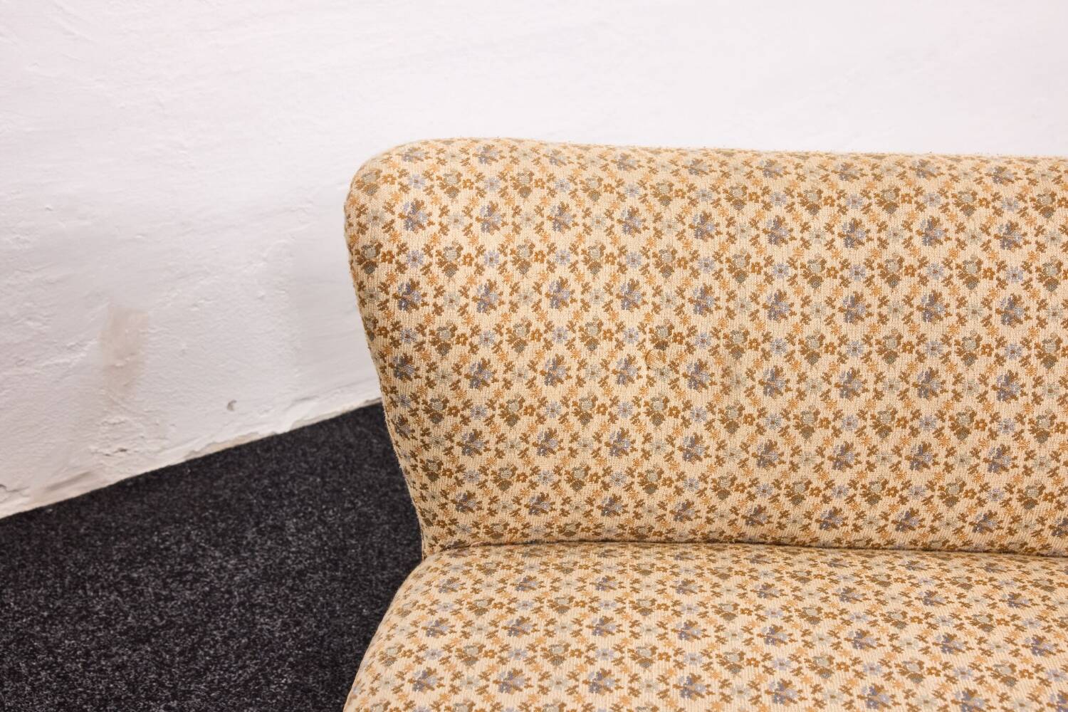 Ensemble canapé et fauteuil cocktail suédois, années 1950 – Dossier courbé