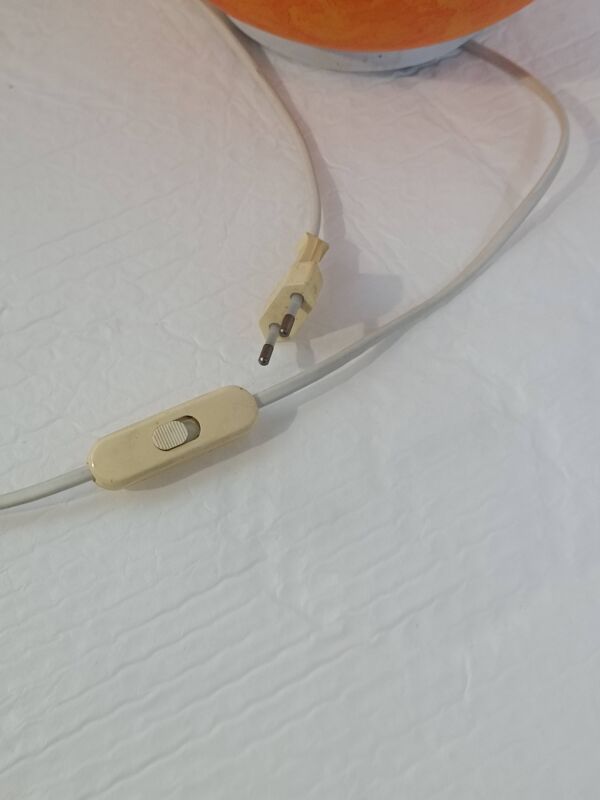 Lampe oeuf en verre opalin 1970s