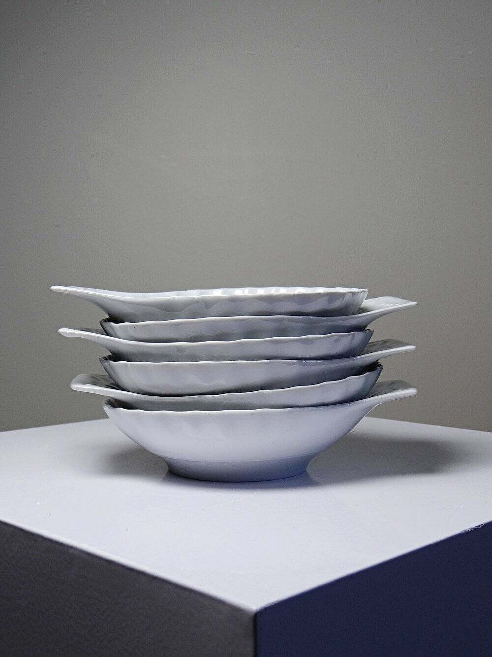 Set of 6 shell-shaped bowls in Limoges porcelain by Philippe Deshoulières.