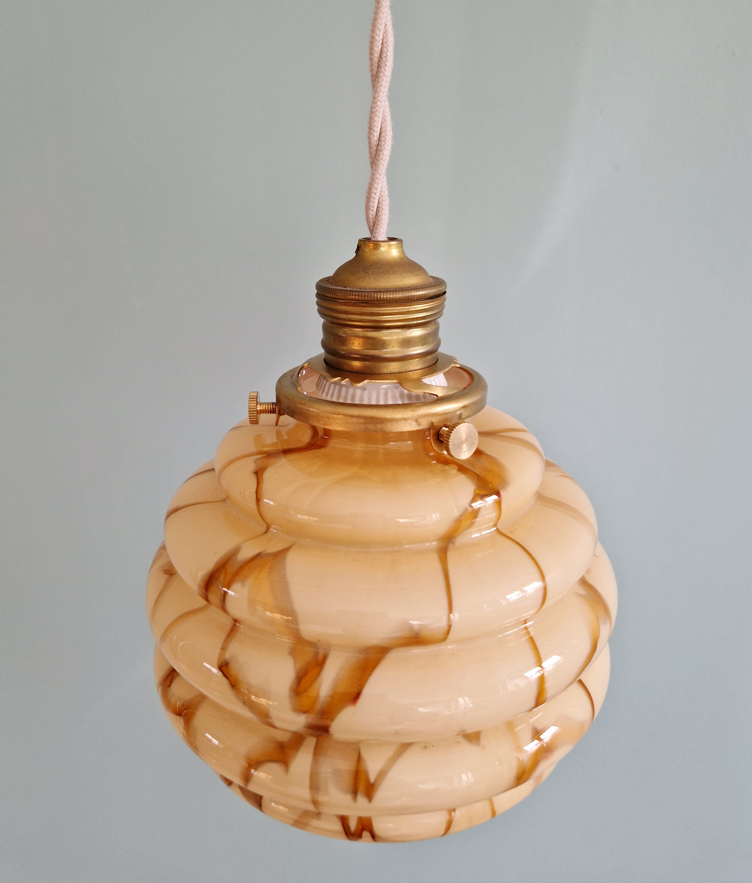 Art Deco suspension in marbled opaline and ouraline (4 available), 1920-30