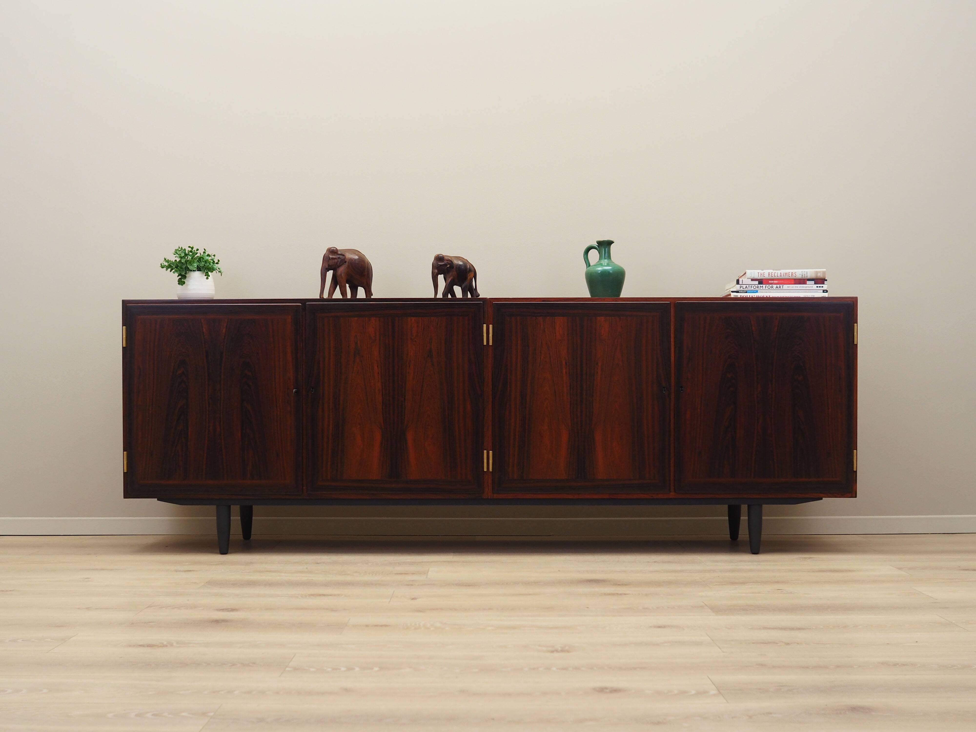 Enfilade en palissandre, design danois, années 1970, designer : Carlo Jensen, production : Hundevad