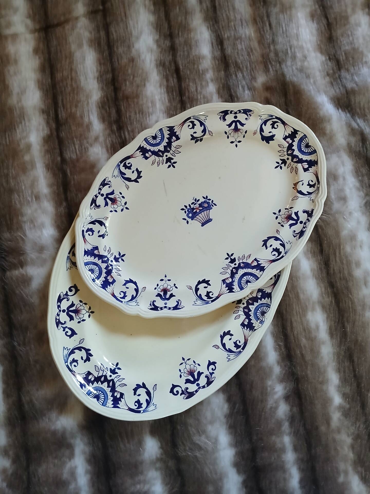 2 oval dishes in ironstone from Longchamp