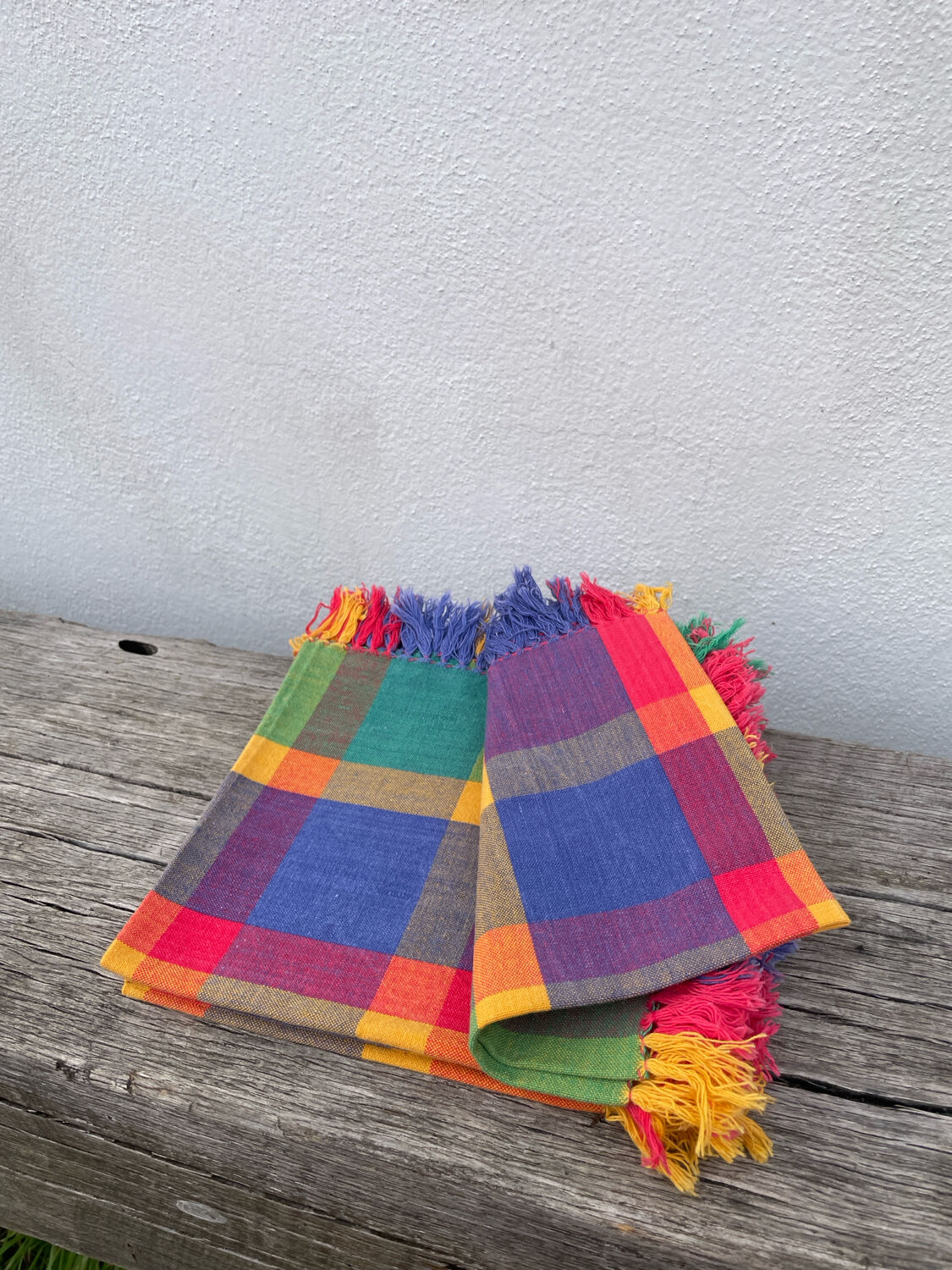 5 multicoloured checked napkins