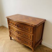 Commode Louis XV en bois merisier 3 tiroirs