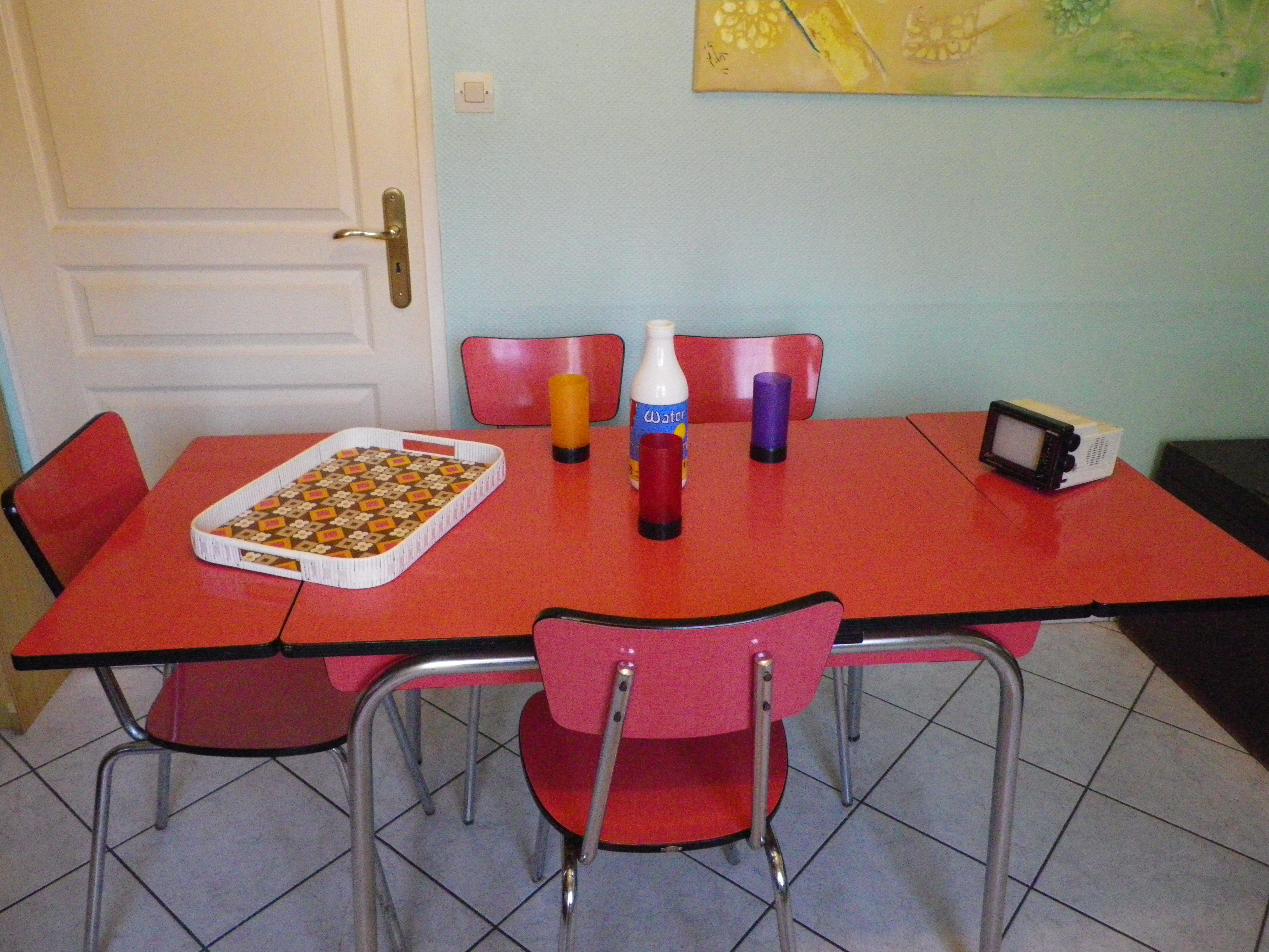 Table in red formica, 4 roc chairs, 2 extension cords, 2 drawers 60