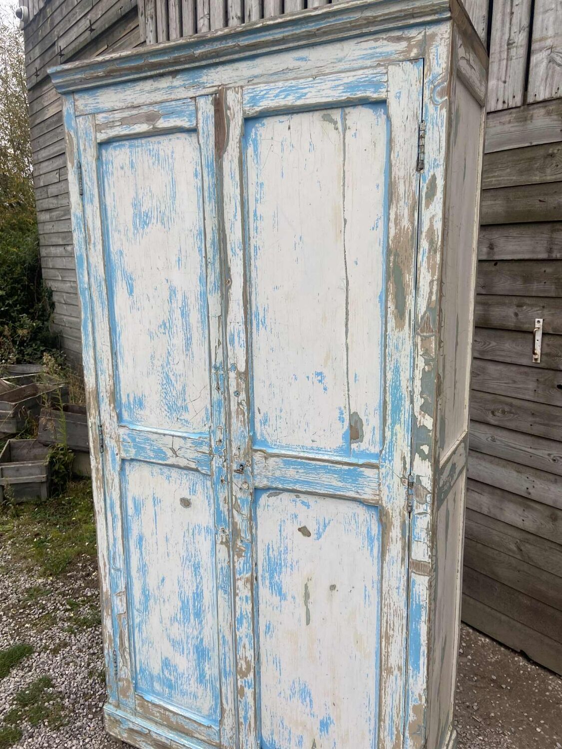 Armoire parisienne en bois