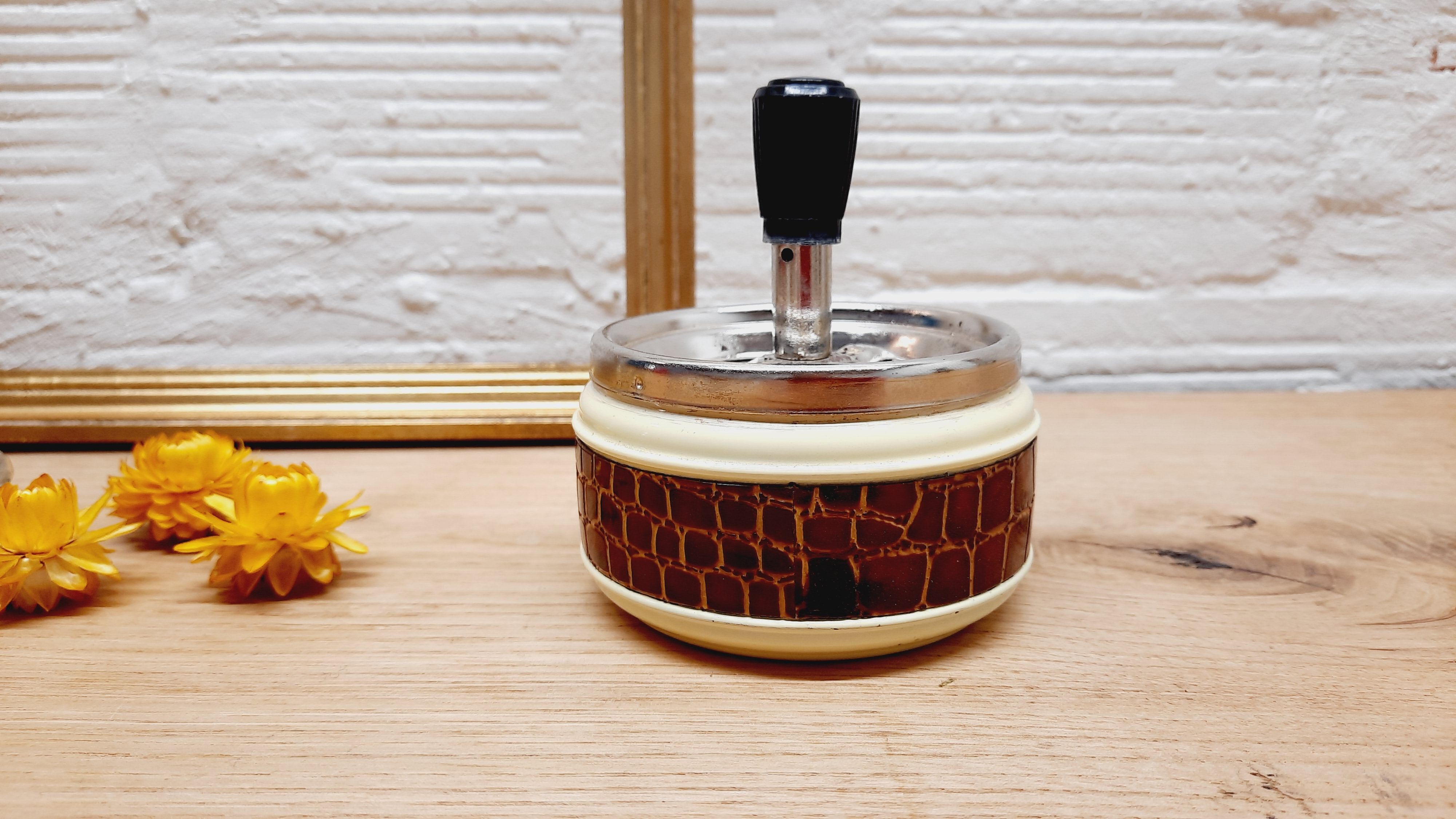 Vintage pusher ashtray