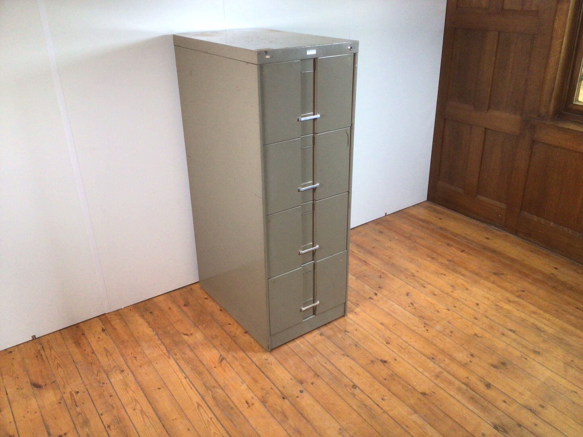 Metal "mewaf" drawer cabinet