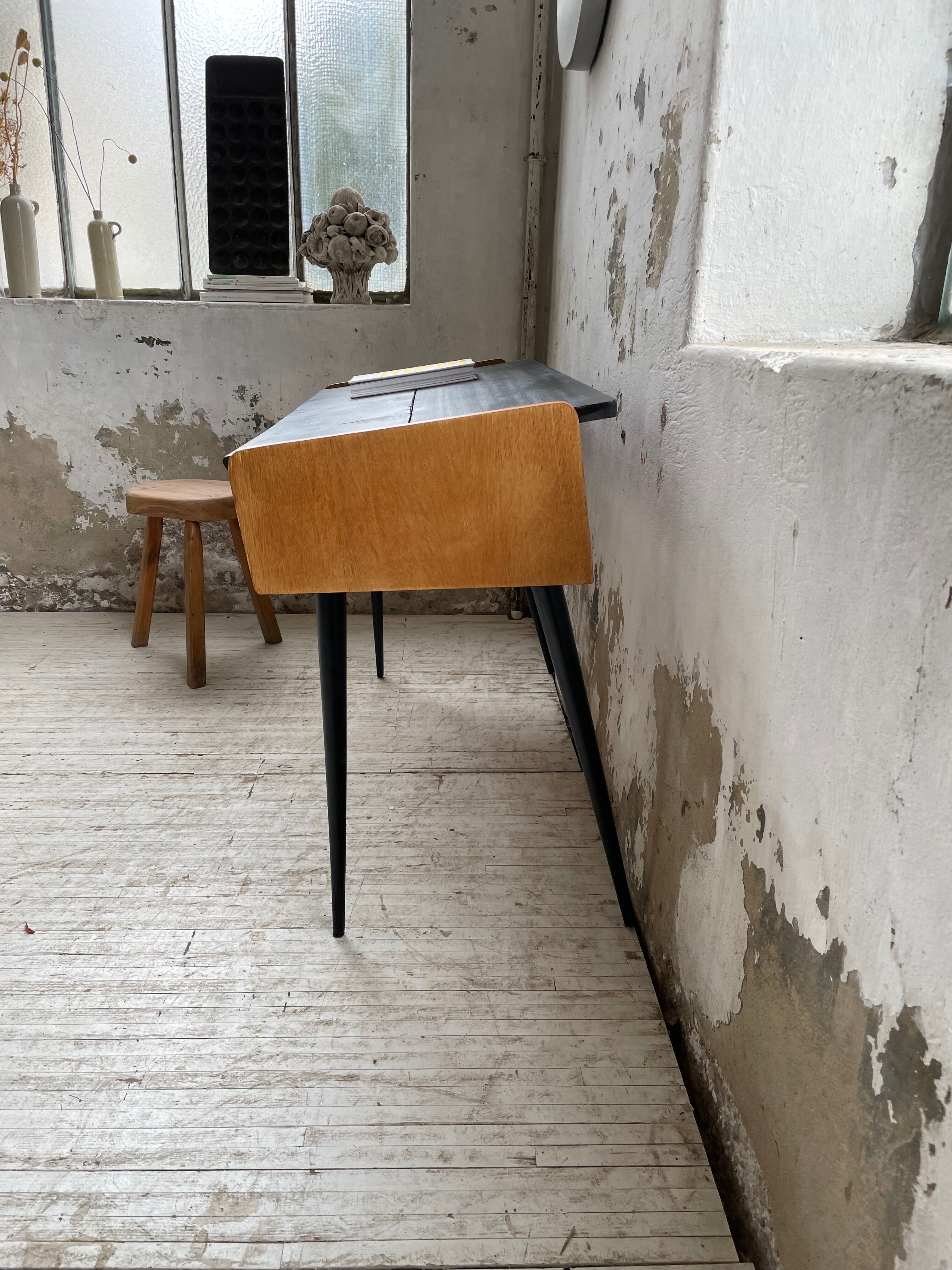 Console desktop feet compass 60s