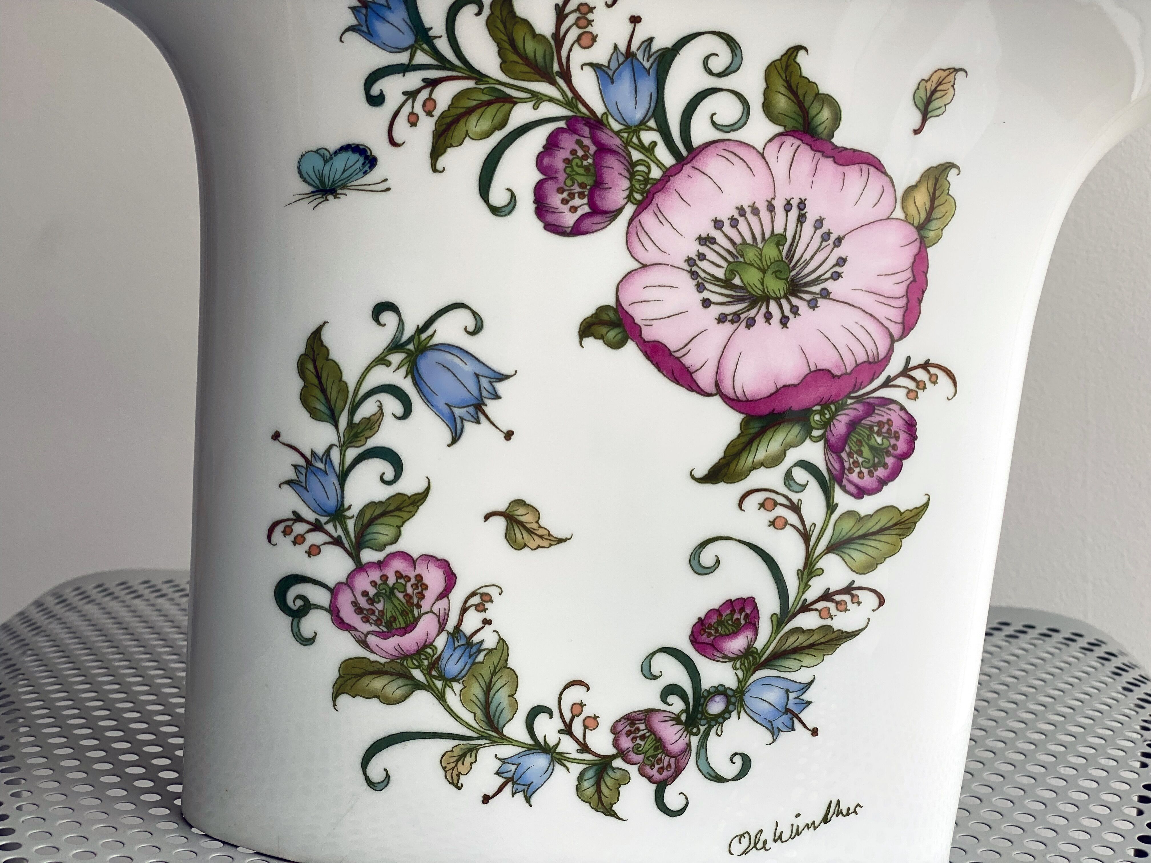 Ole Winkler for Hutschenreuter vase with flowers
