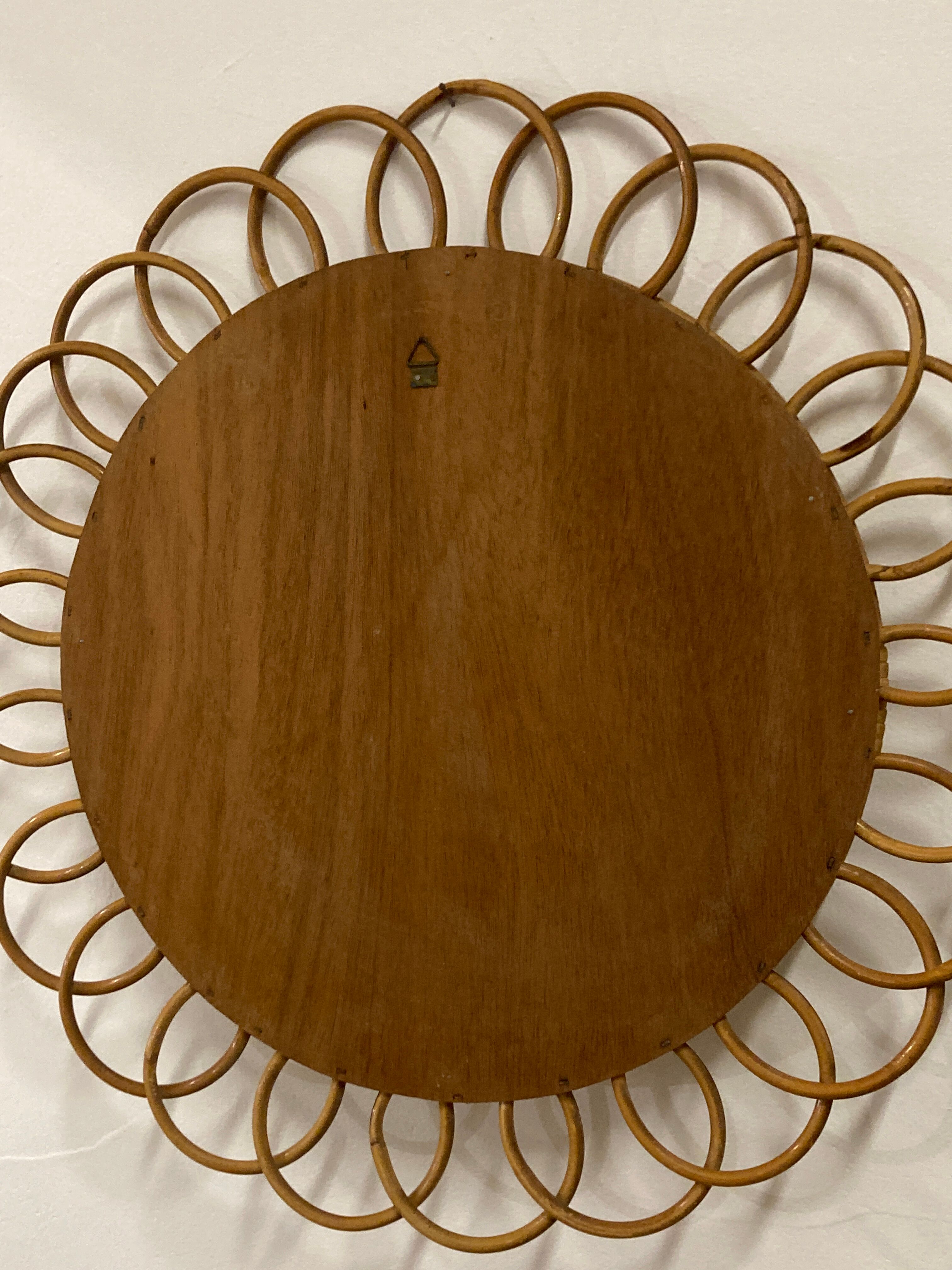 Rattan flower mirror
