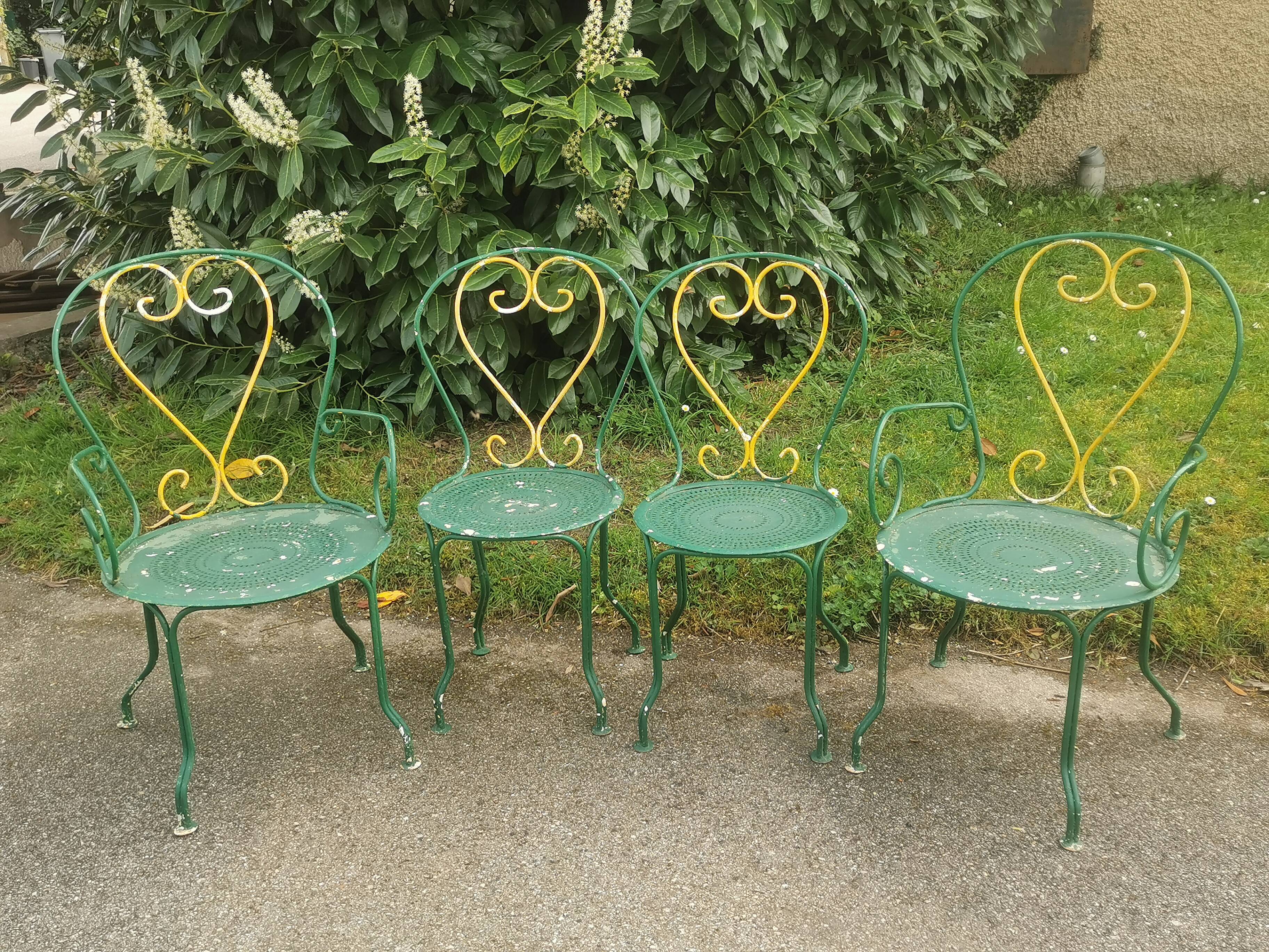 Set of 2 vintage garden chairs and 2 armchairs