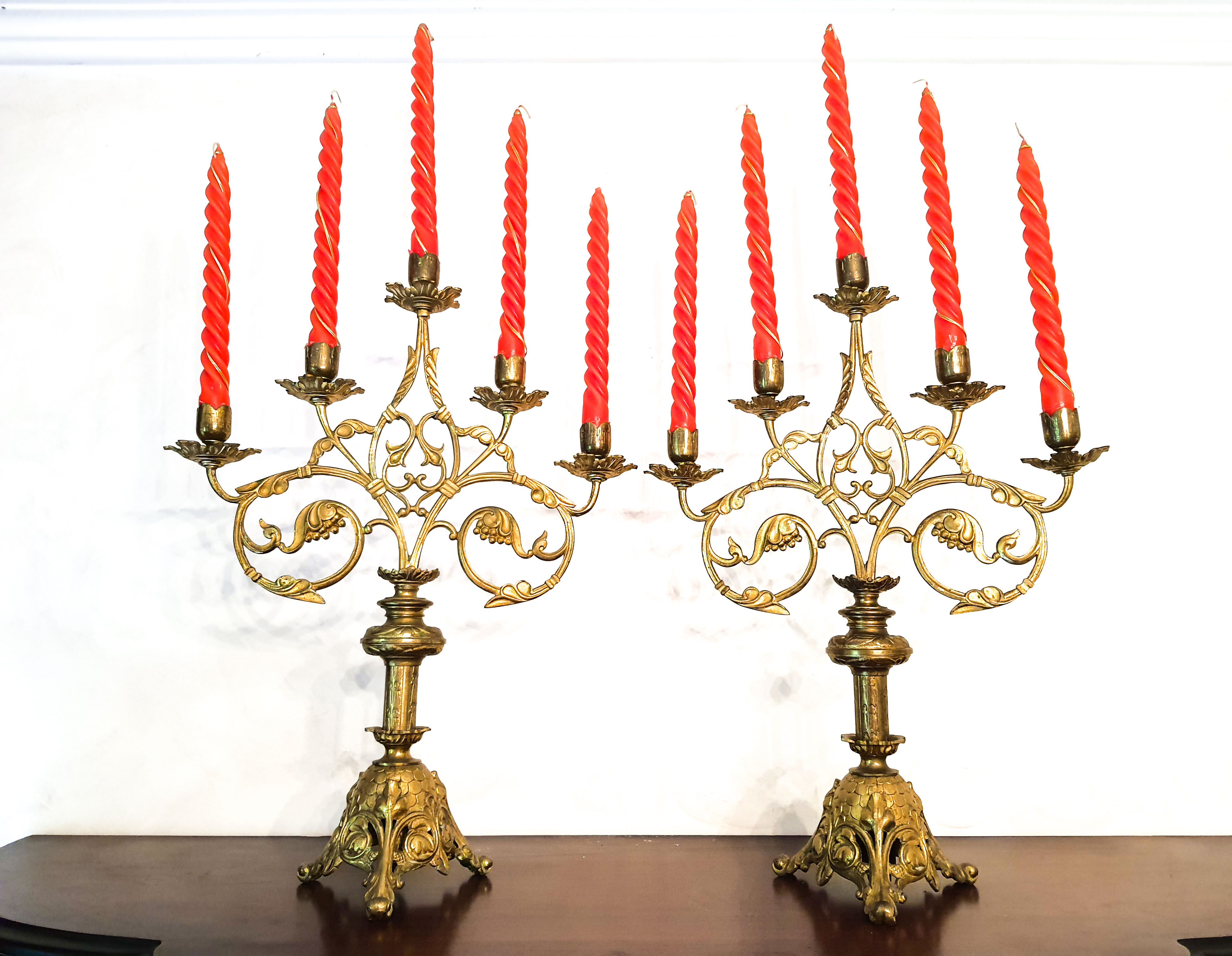 Pair of candlesticks Rocaille in gilded bronze