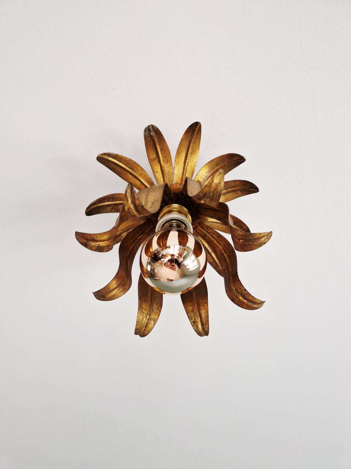 Italian ceiling light in gilded metal, floral design, 1960-70.
