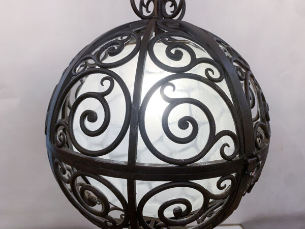 Suspension ronde en fer forgé avec sphère intérieure en verre, c.1930