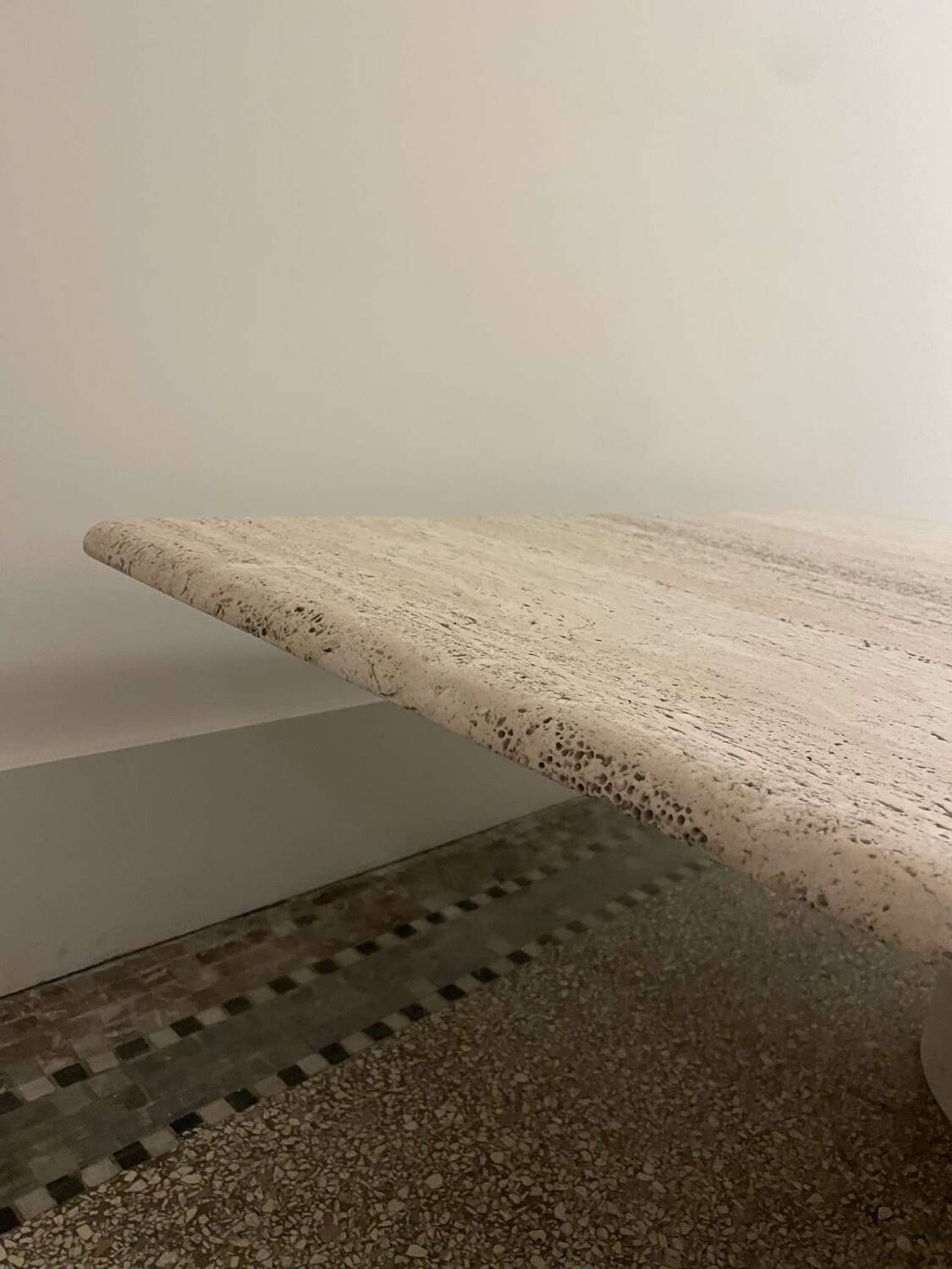 Table basse en travertin, Angelo Mangiarotti, Italy, 1970s