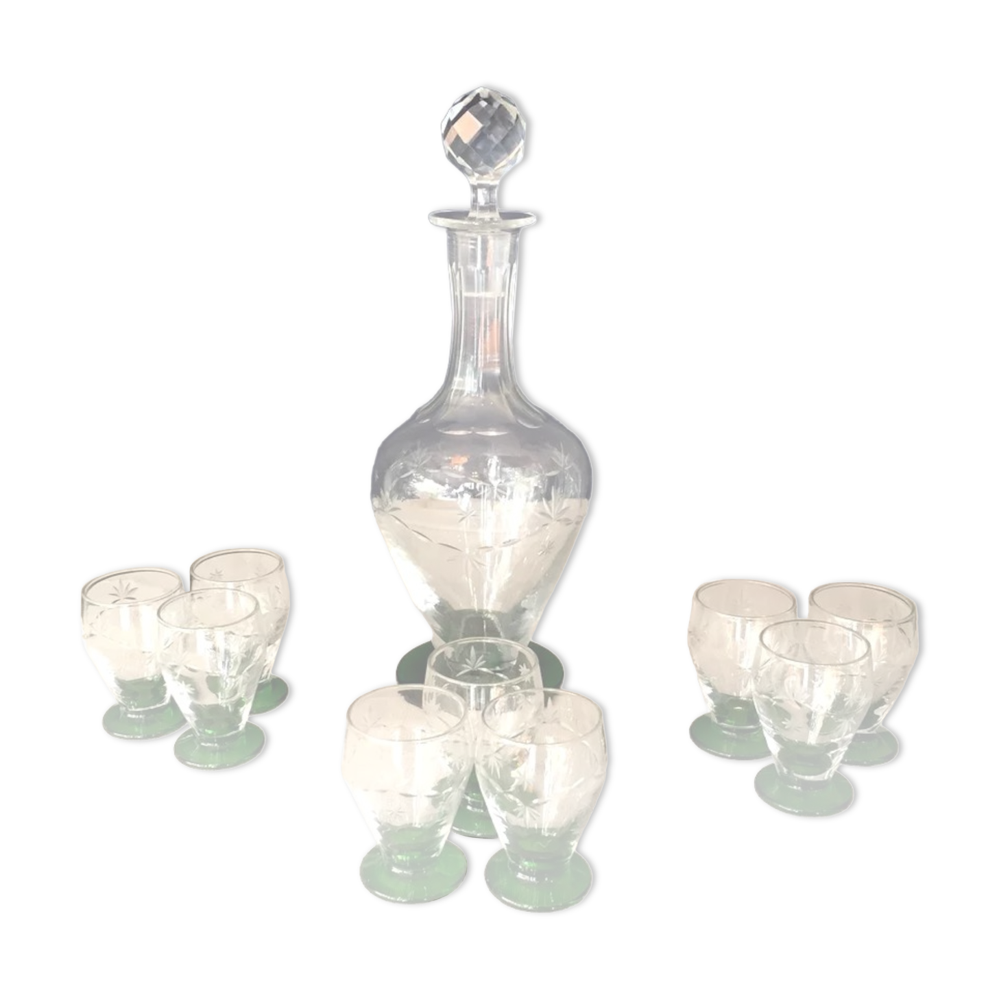 Carafe liquor service with 9 two-tone glasses