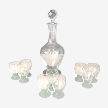 Carafe liquor service with 9 two-tone glasses