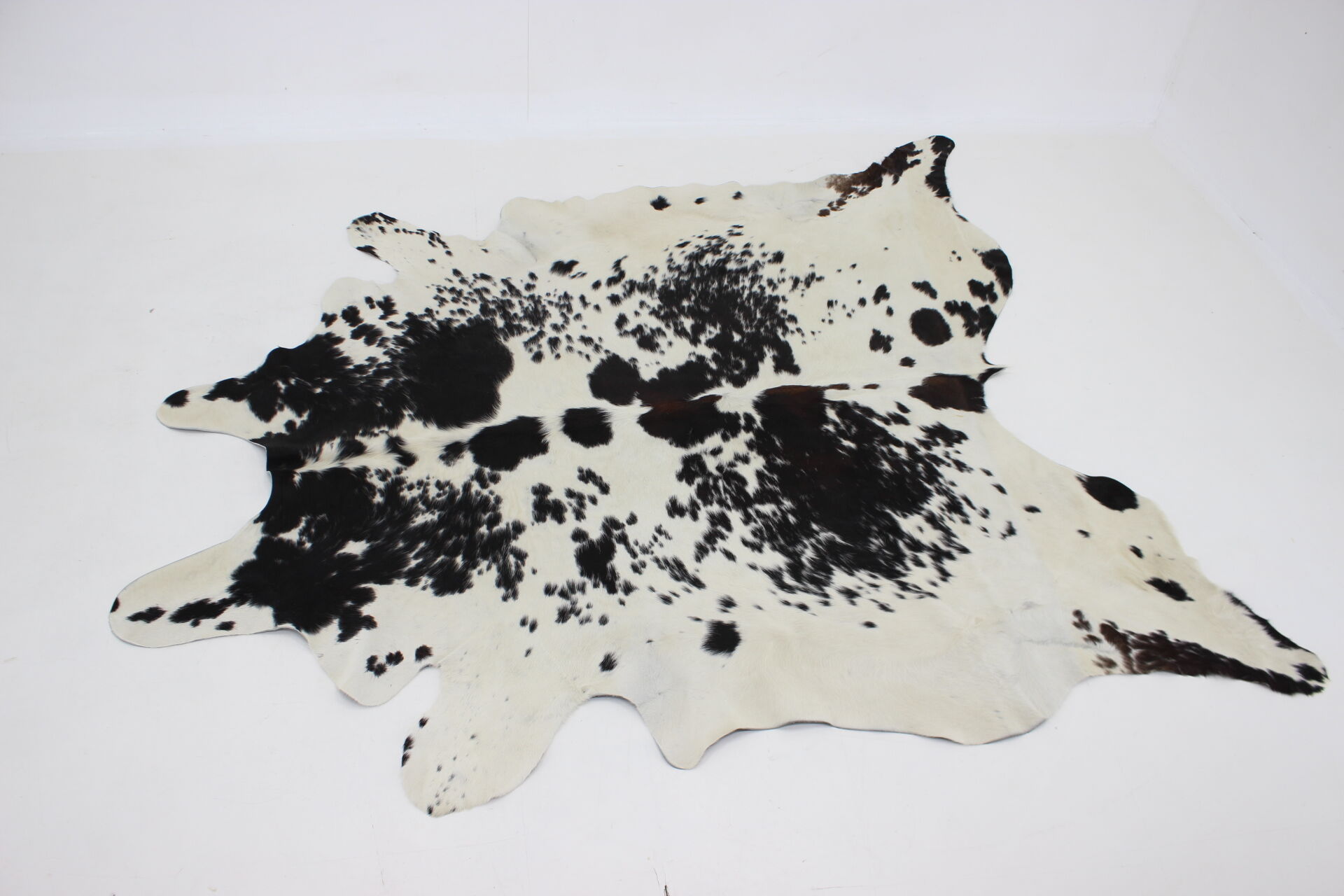 Black & white cowhide rug