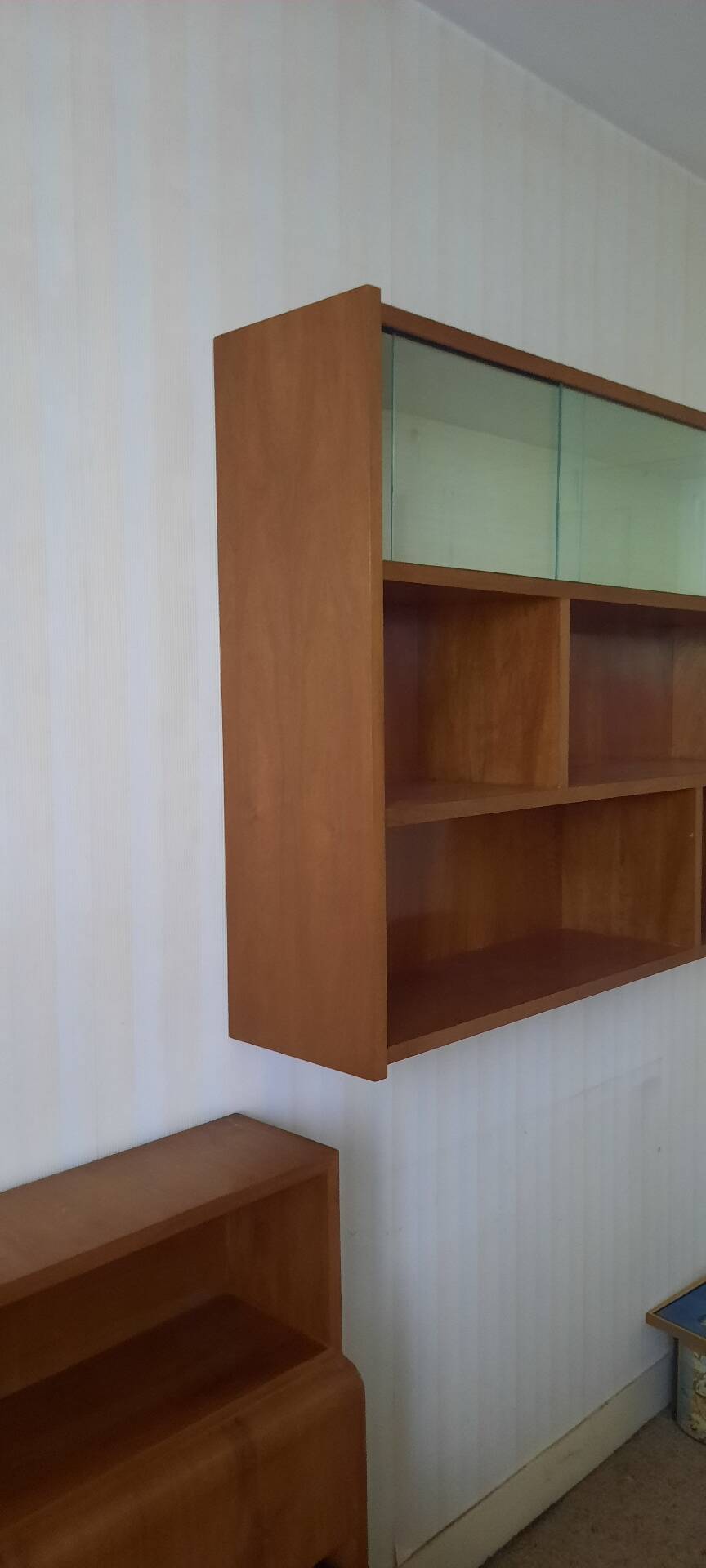 Set of 2 wall shelves
