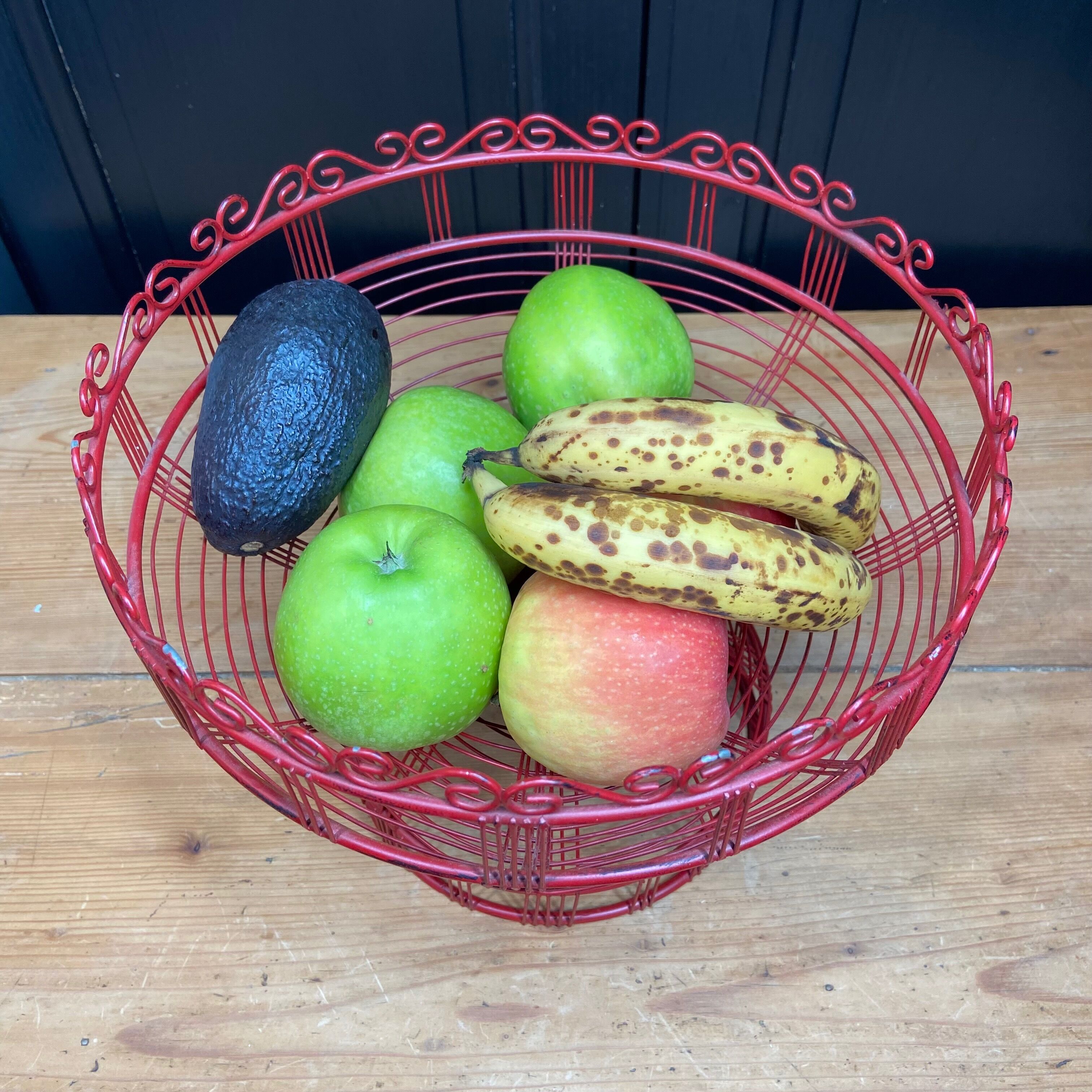 Wire fruit basket