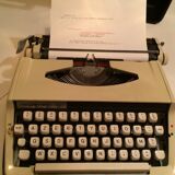 Brother Nogamatic 400 portable mechanical typewriter - japan 70s