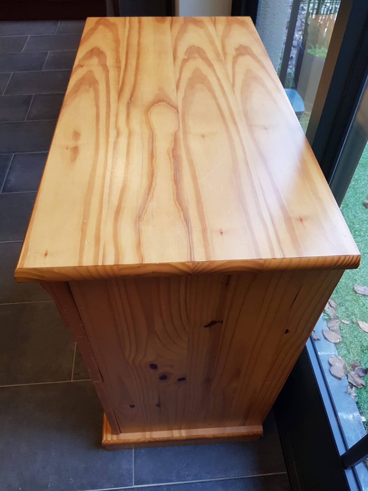 Pine chest of drawers