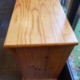 Pine chest of drawers