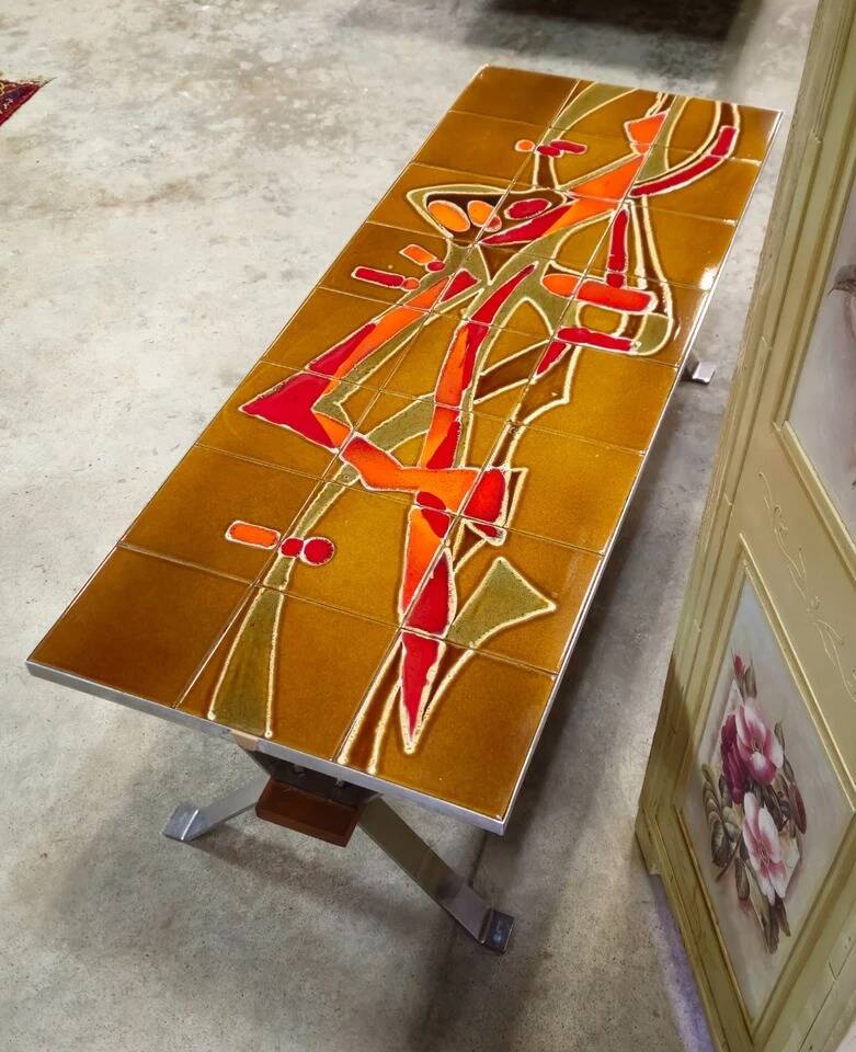 Vintage coffee table from the 1960s/70s with a tiled top.