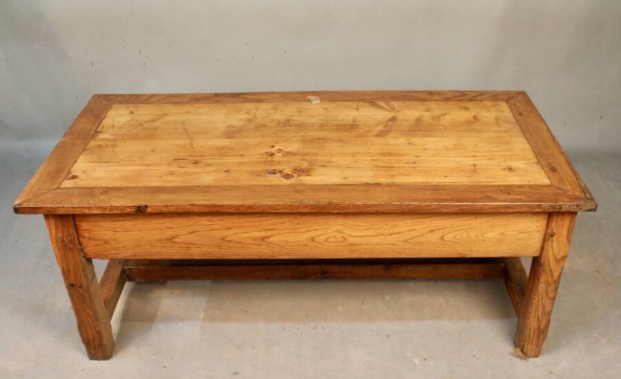 Opening oak coffee table with 2 drawers