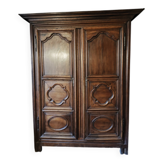 Armoire Louis XIV en noyer massif