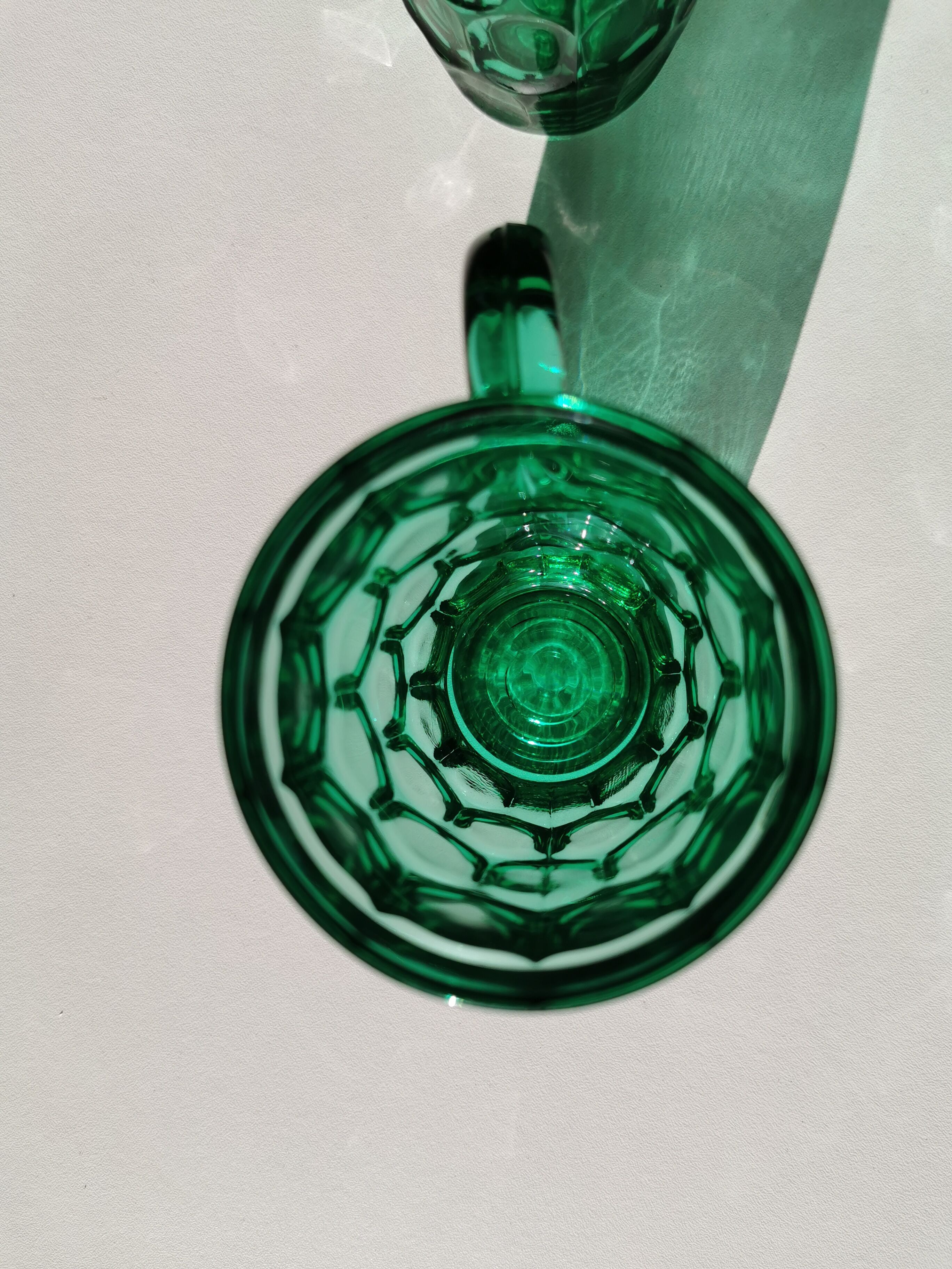 Suite of 4 vintage mugs in green glass