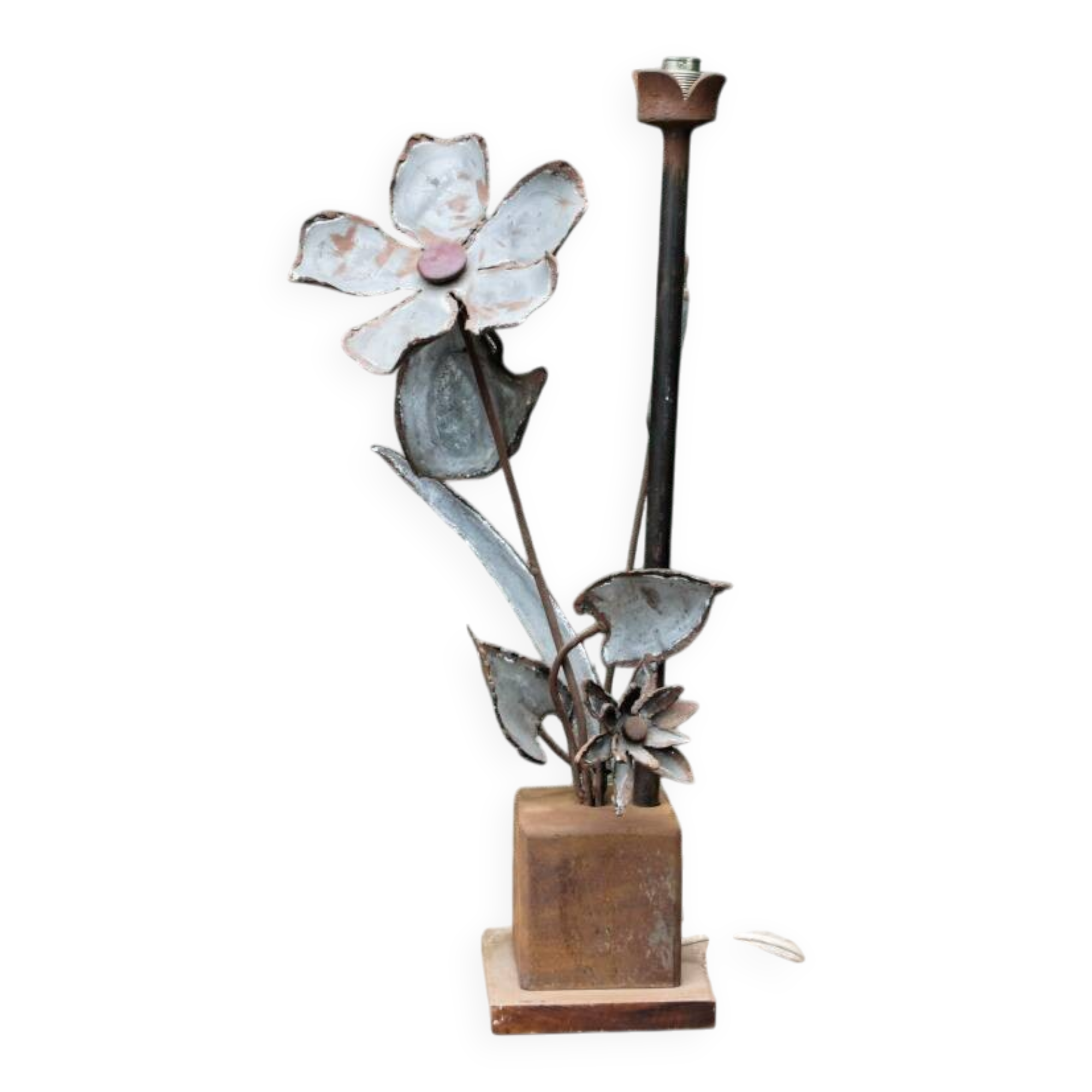 Brutalist metal lamp base, flowers