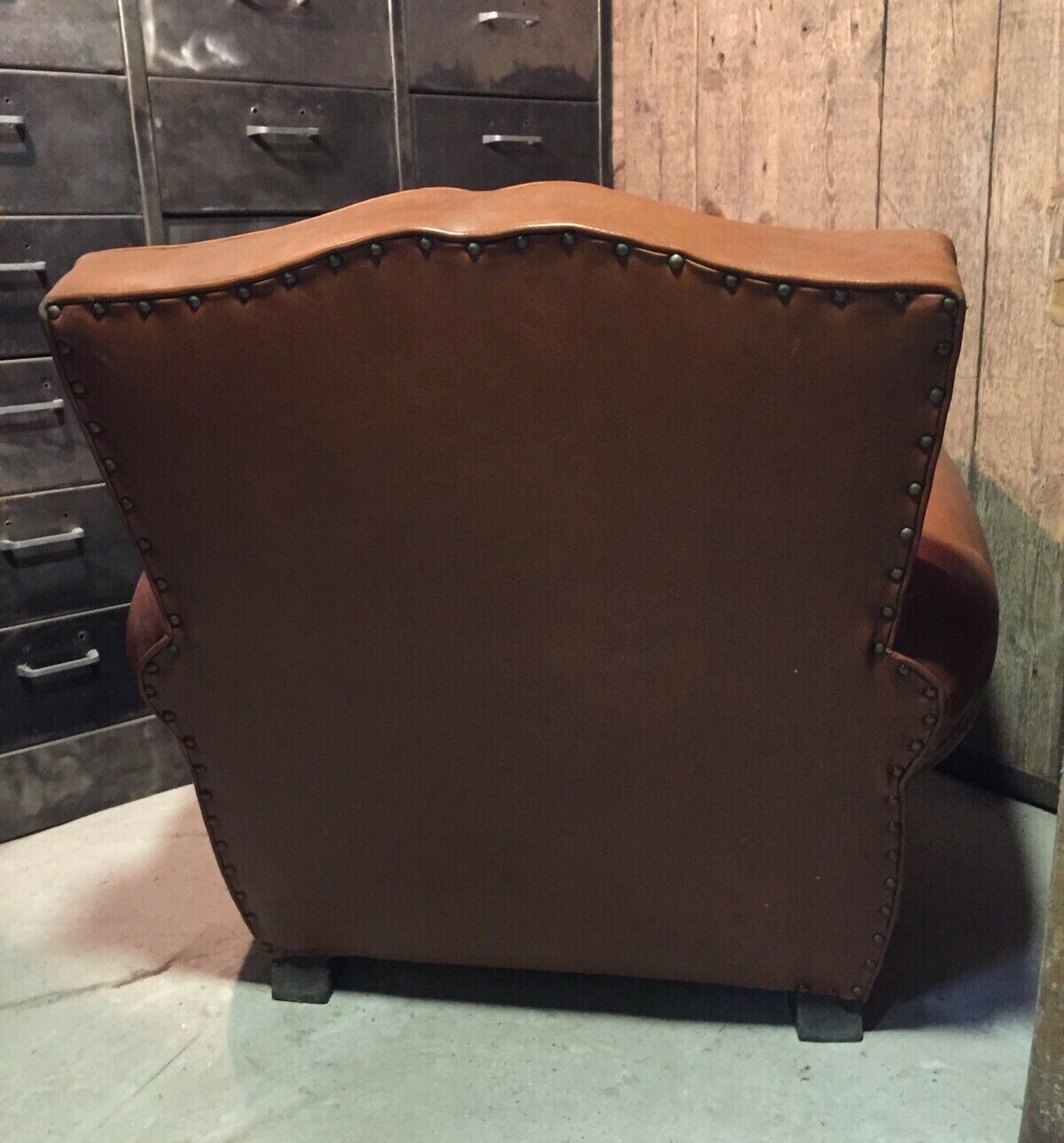 Club armchair moustache in brown leather