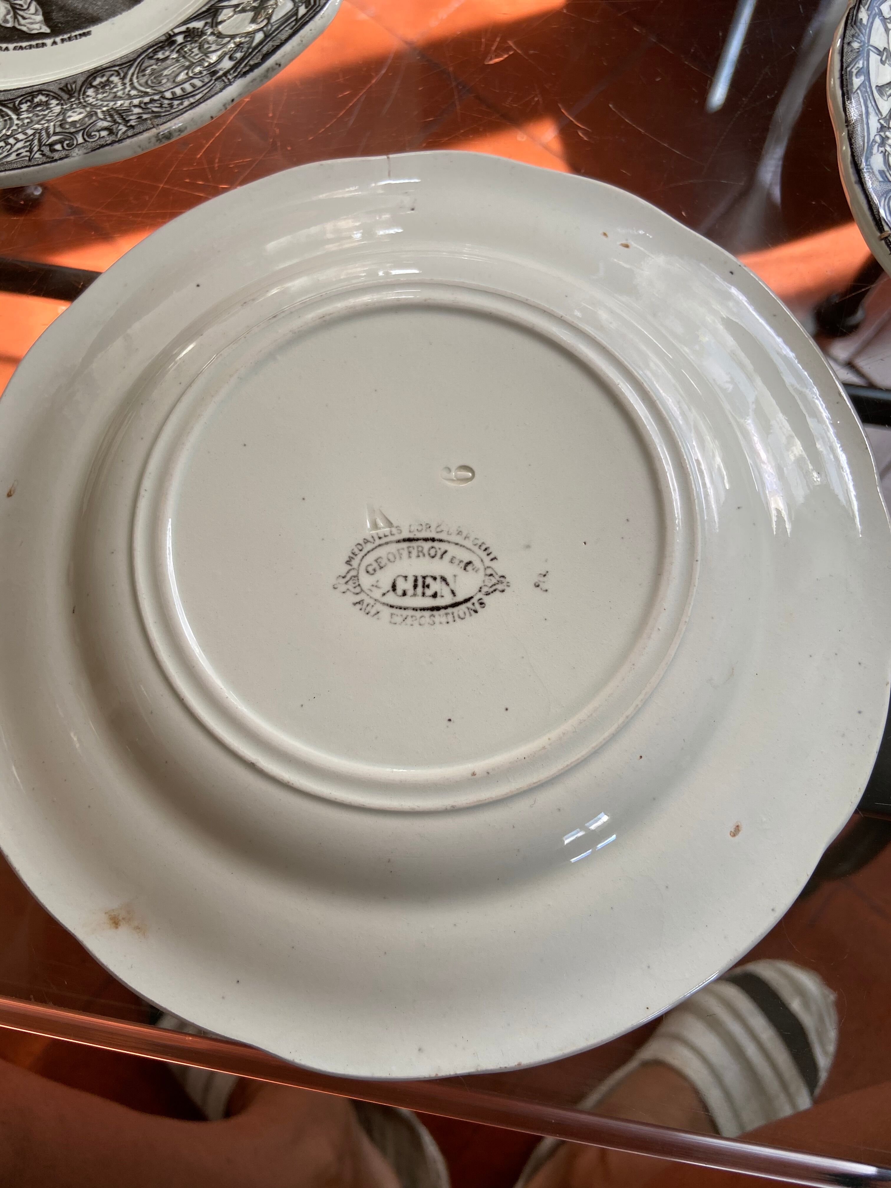 Lot of 5 Gien plates on the story of Joan of Arc