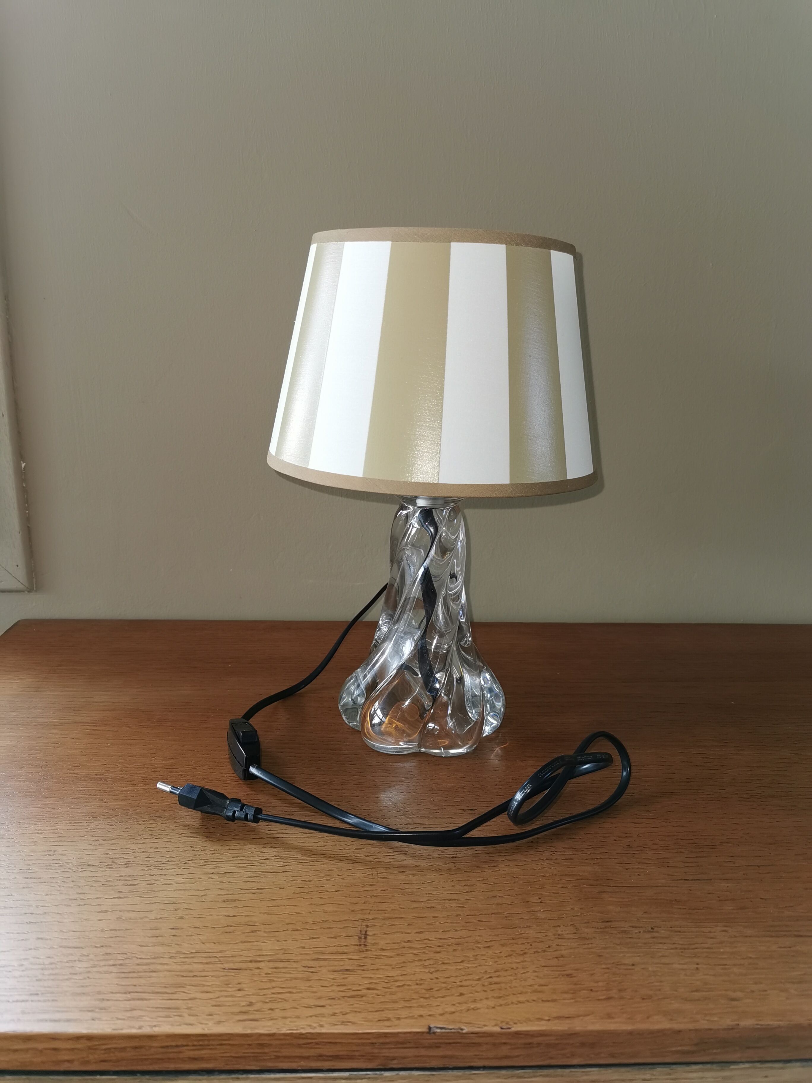 Moulded crystal lamp