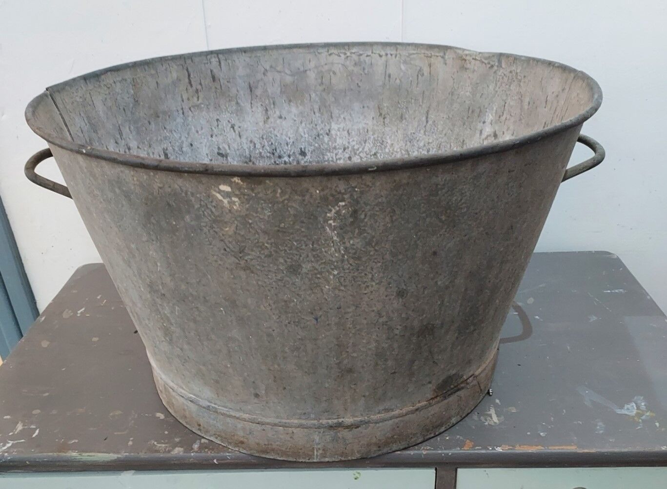Large zinc basin