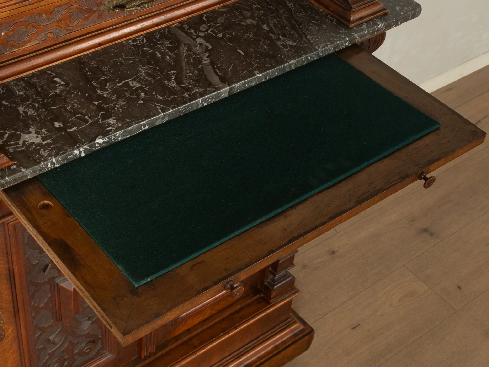 Cabinet de dentiste historique élaboré dans le style néo-renaissance