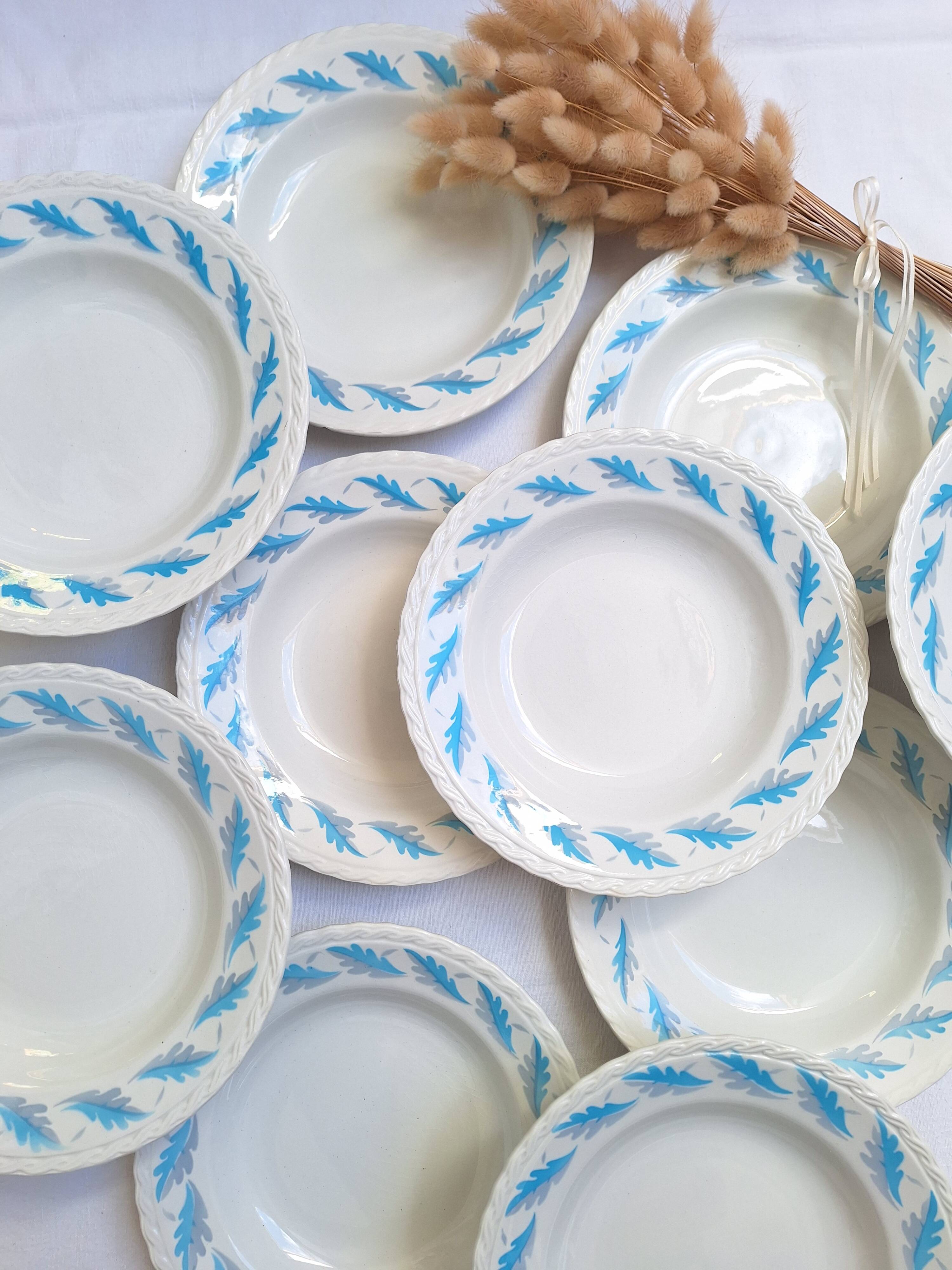 10 Amandinoise soup plates with blue oak leaves