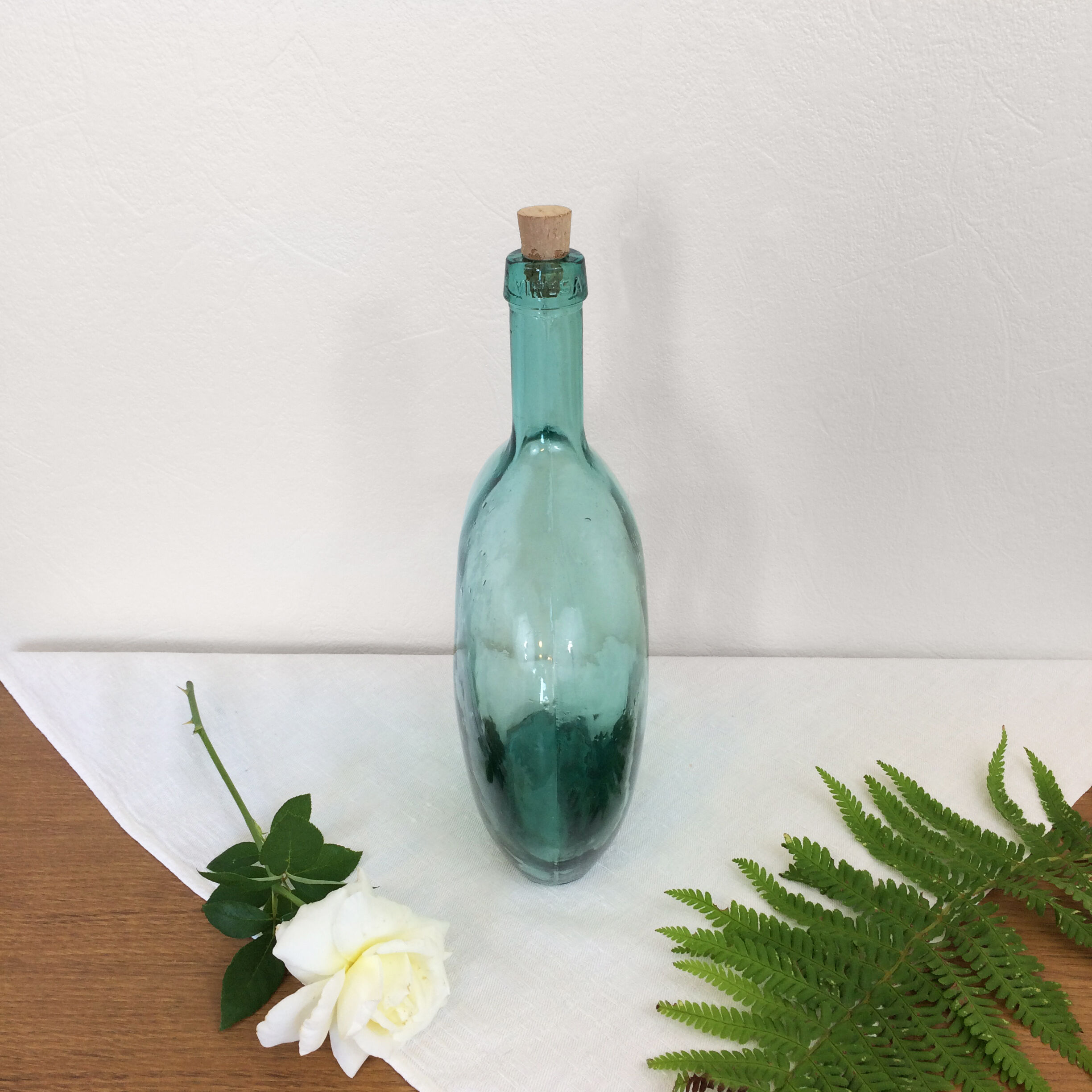 Demiojhn flat in blue glass 1.5L