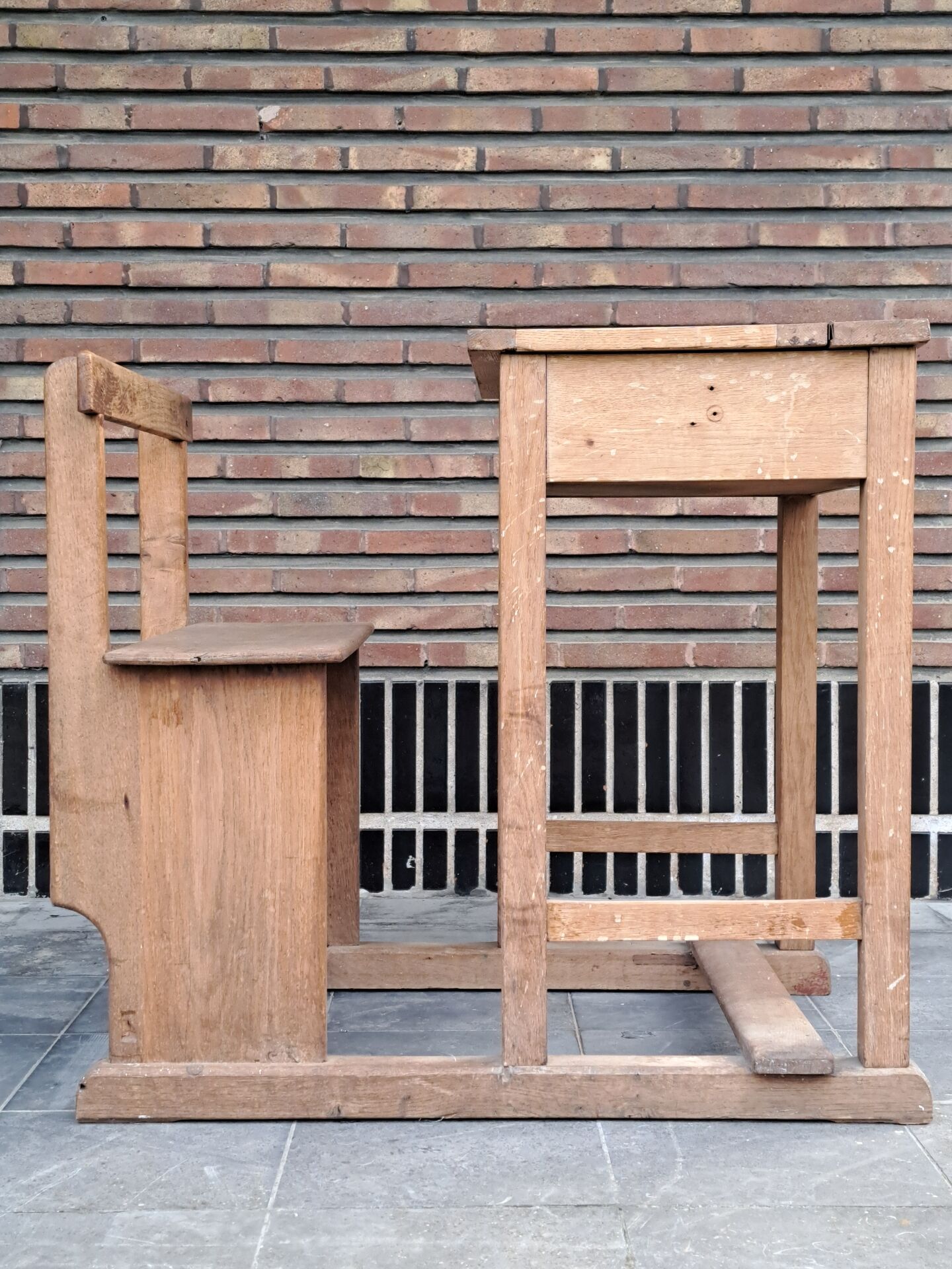 Table banc ou pupitre d'ecolier