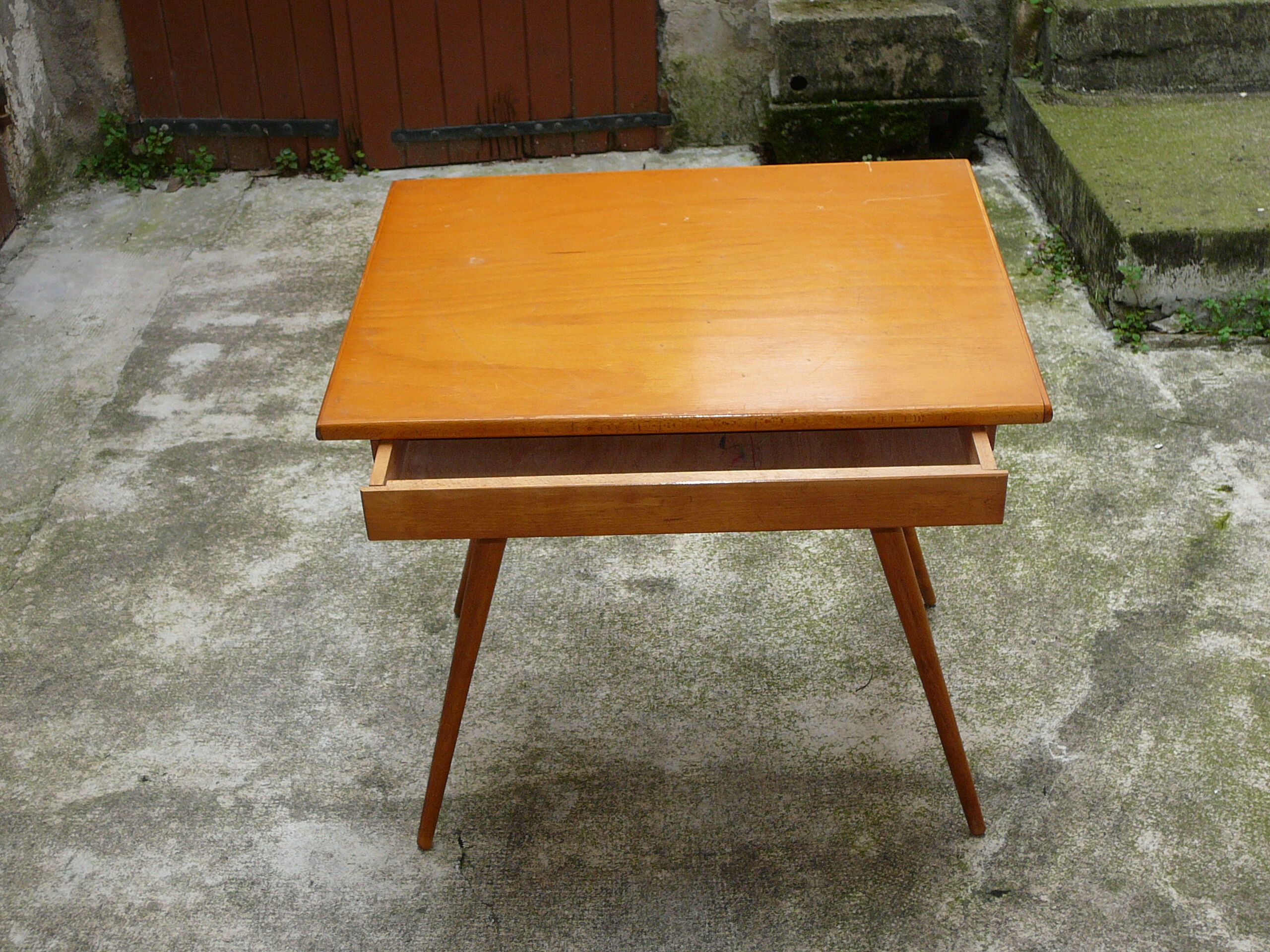 Scandinavian office compass feet