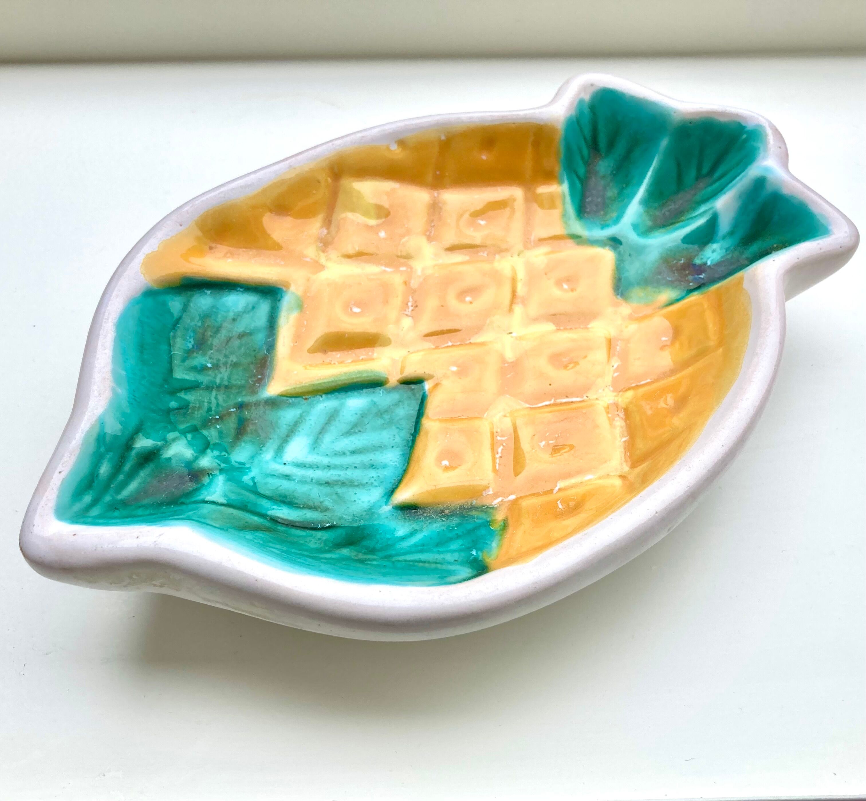 Empty pocket pineapple ceramic