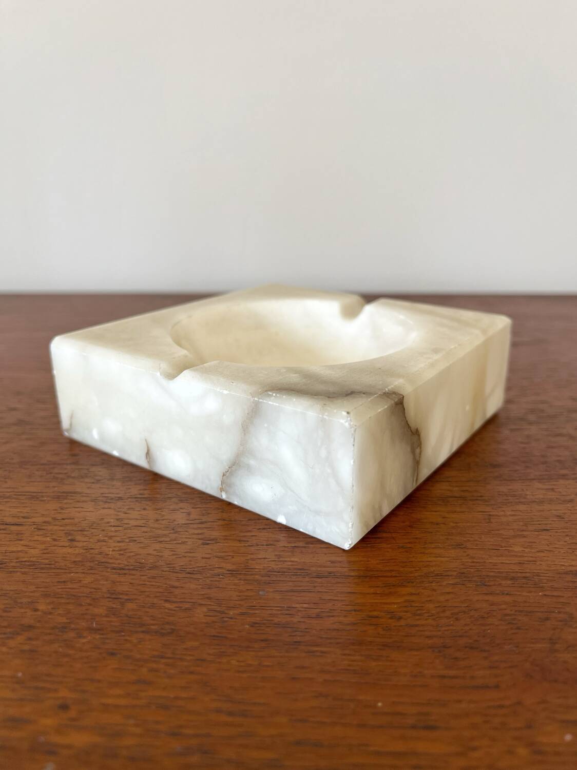Square ashtray in vintage marble-effect alabaster