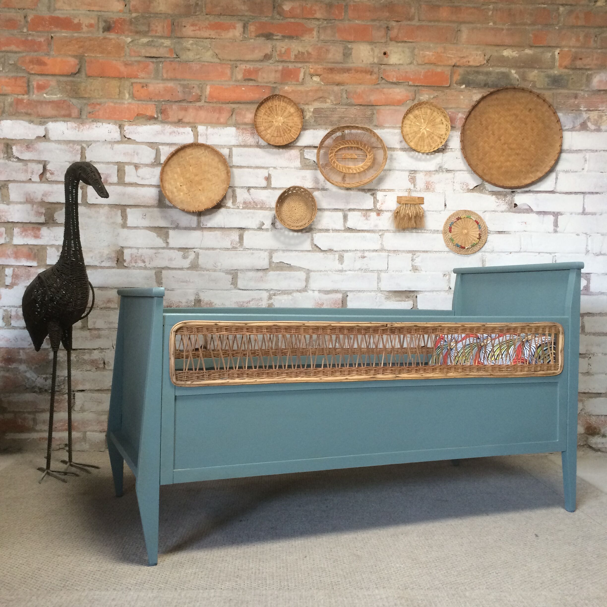 Baby bed feet compass and woven wicker