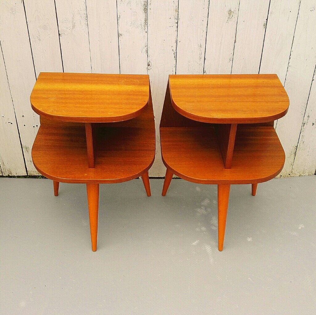 Pair of bedside tables in varnished wood 60