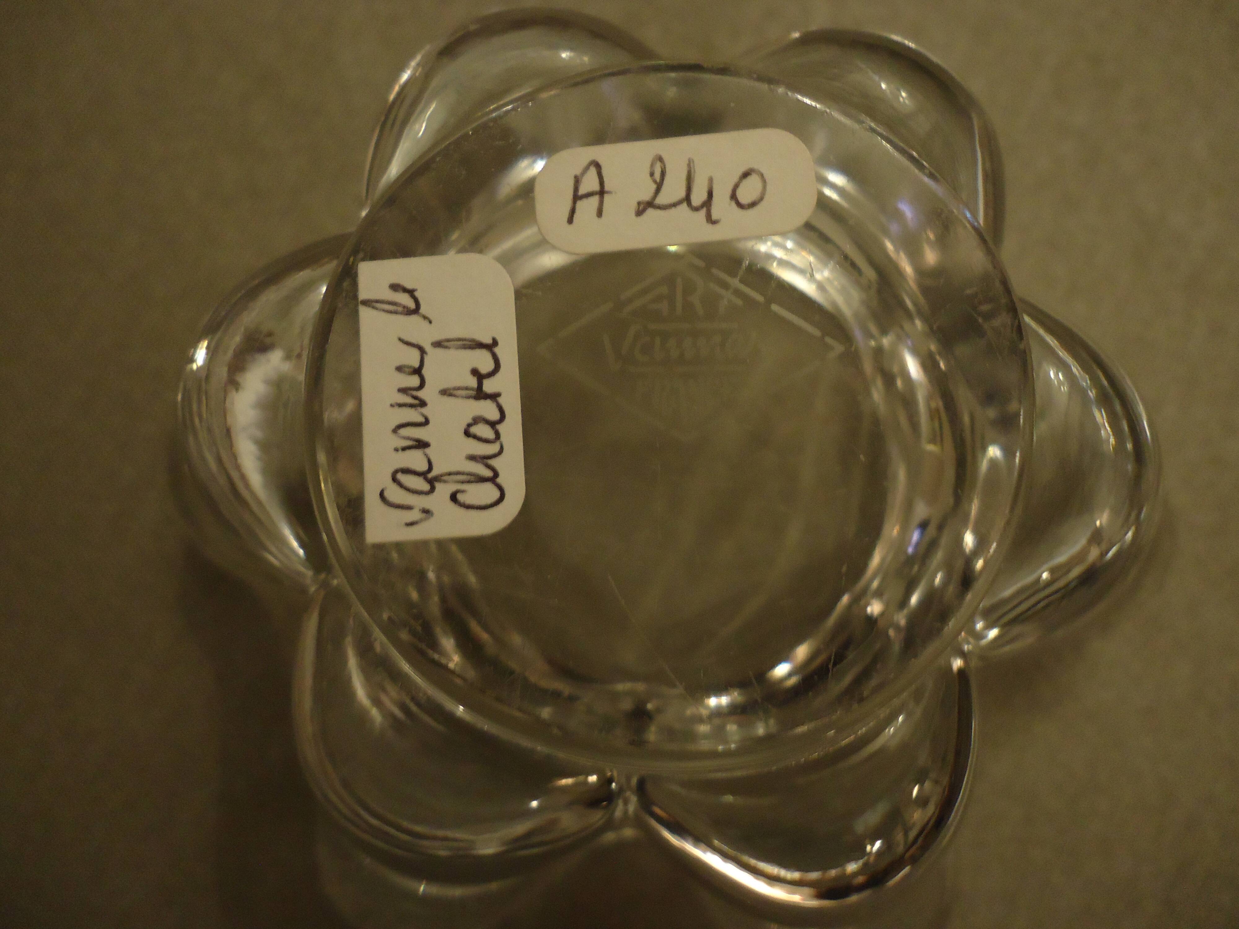 Corolla-shaped ashtray and pocket tray, Vannes Le Chatel crystal (A 240)
