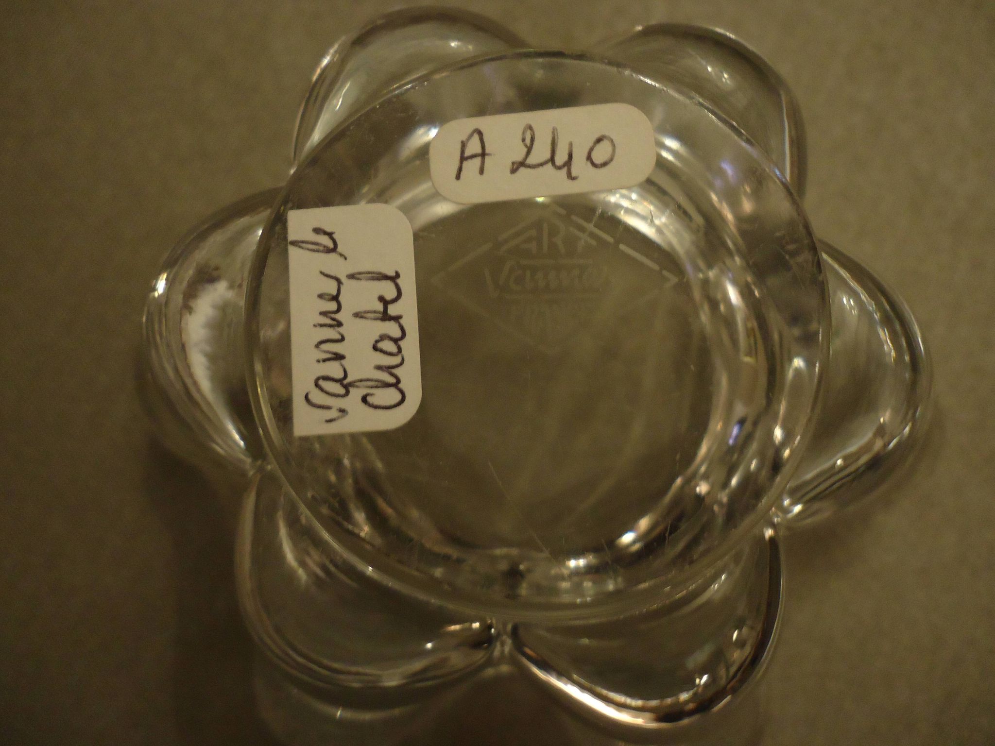 Cendrier vide-poche de forme corolle, cristal de Vannes Le Chatel (A 240)
